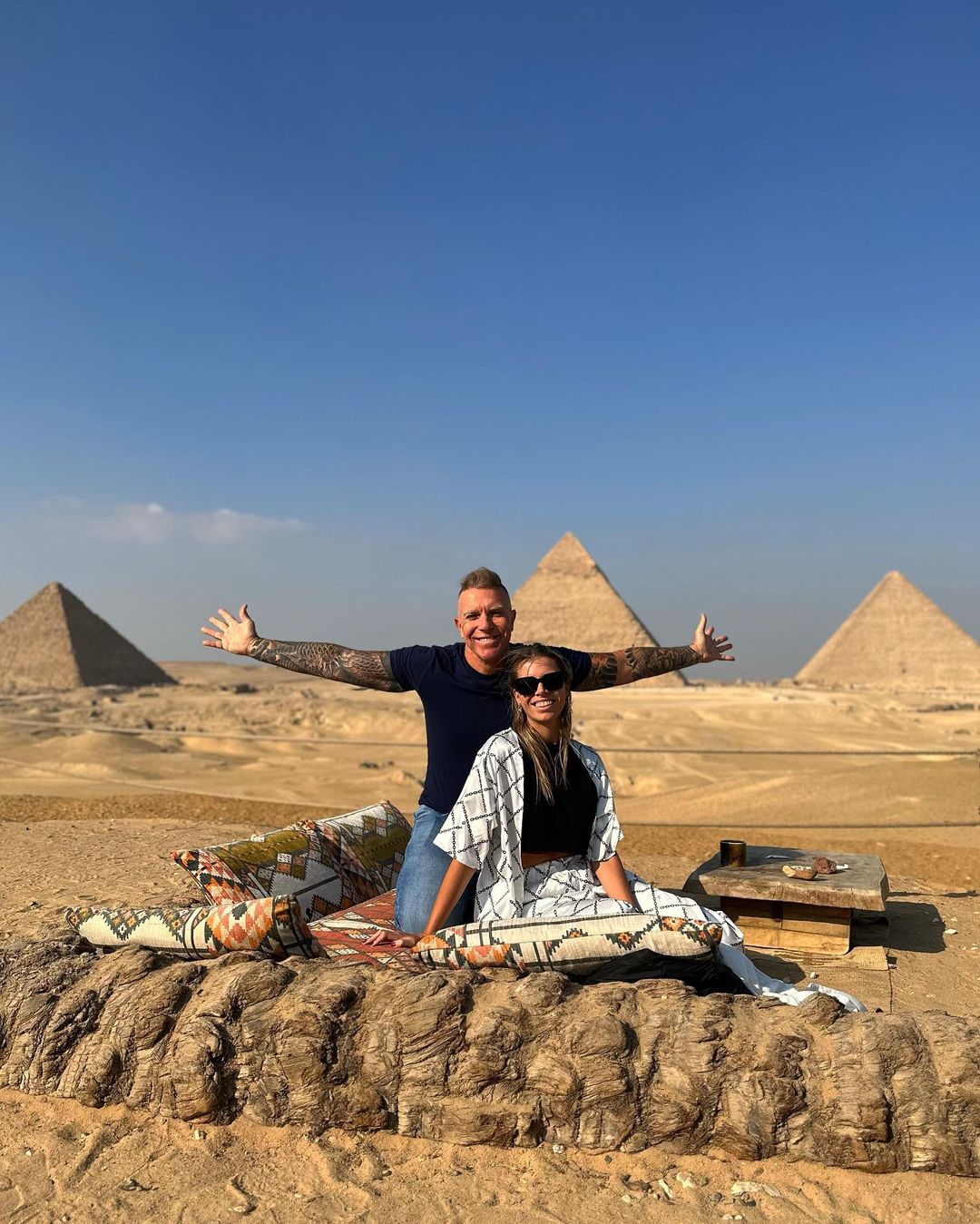 Alejandro Fantino y Coni Mosqueira están en su luna de miel en Egipto. El conductor y la modelo se habían casado en noviembre pasado en una estancia de Cañuelas (Instagram)