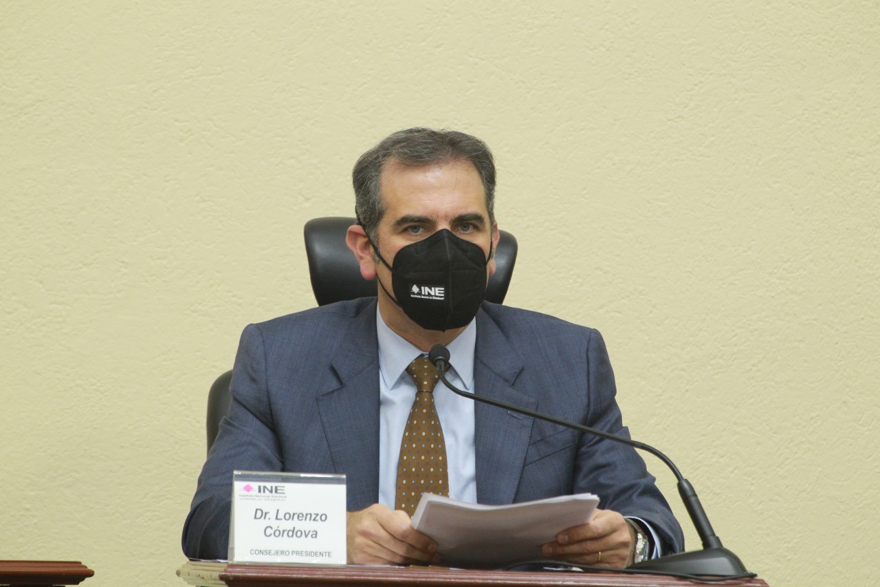 Lorenzo Córdova mostró preocupación por recorte presupuestal al INE (Foto: Twitter/@INEMexico)