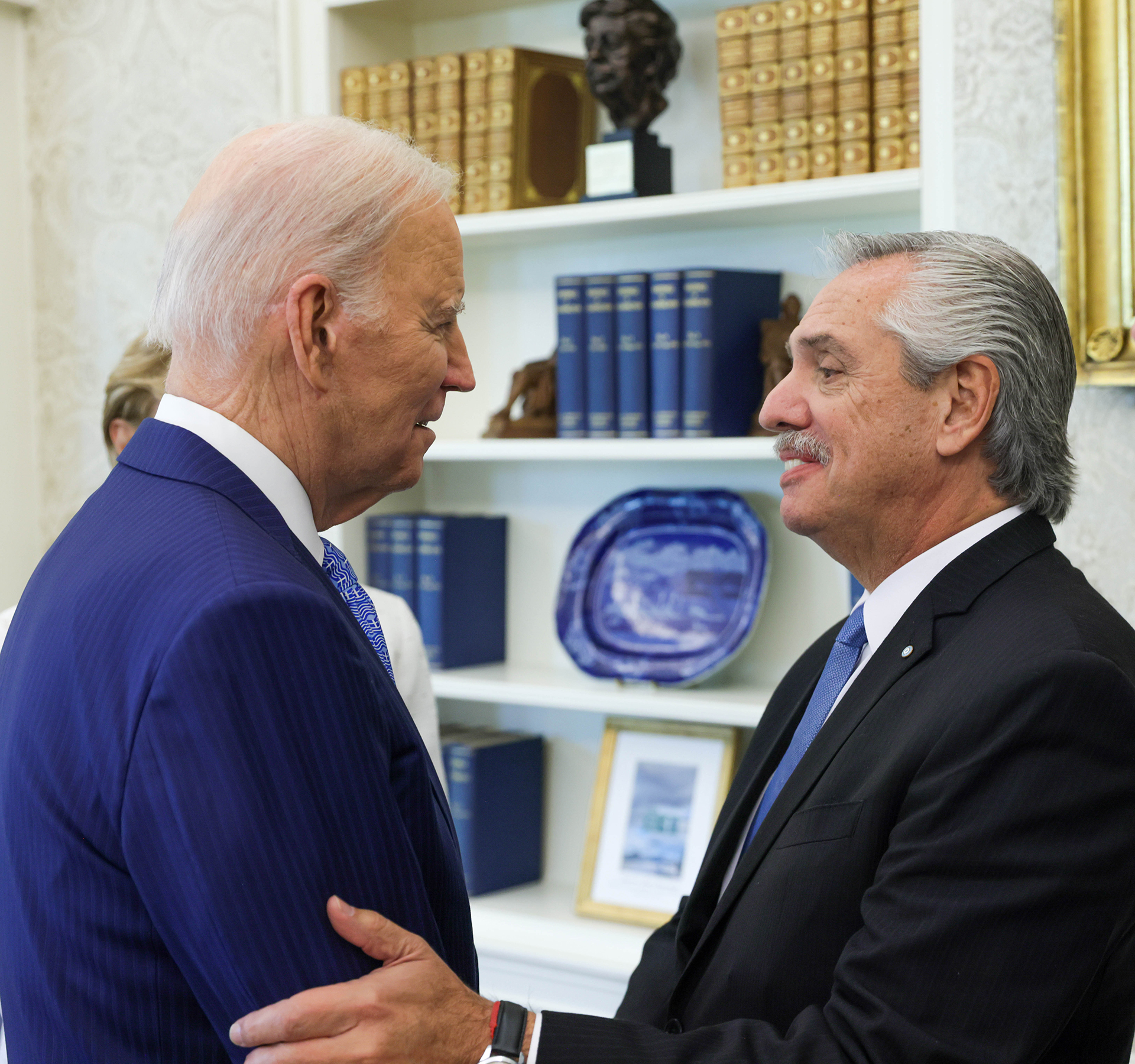 El saludo en la Casa Blanca entre el presidente de los Estados Unidos Joe BIden y Alberto Fernández (Presidencia de la Nación)