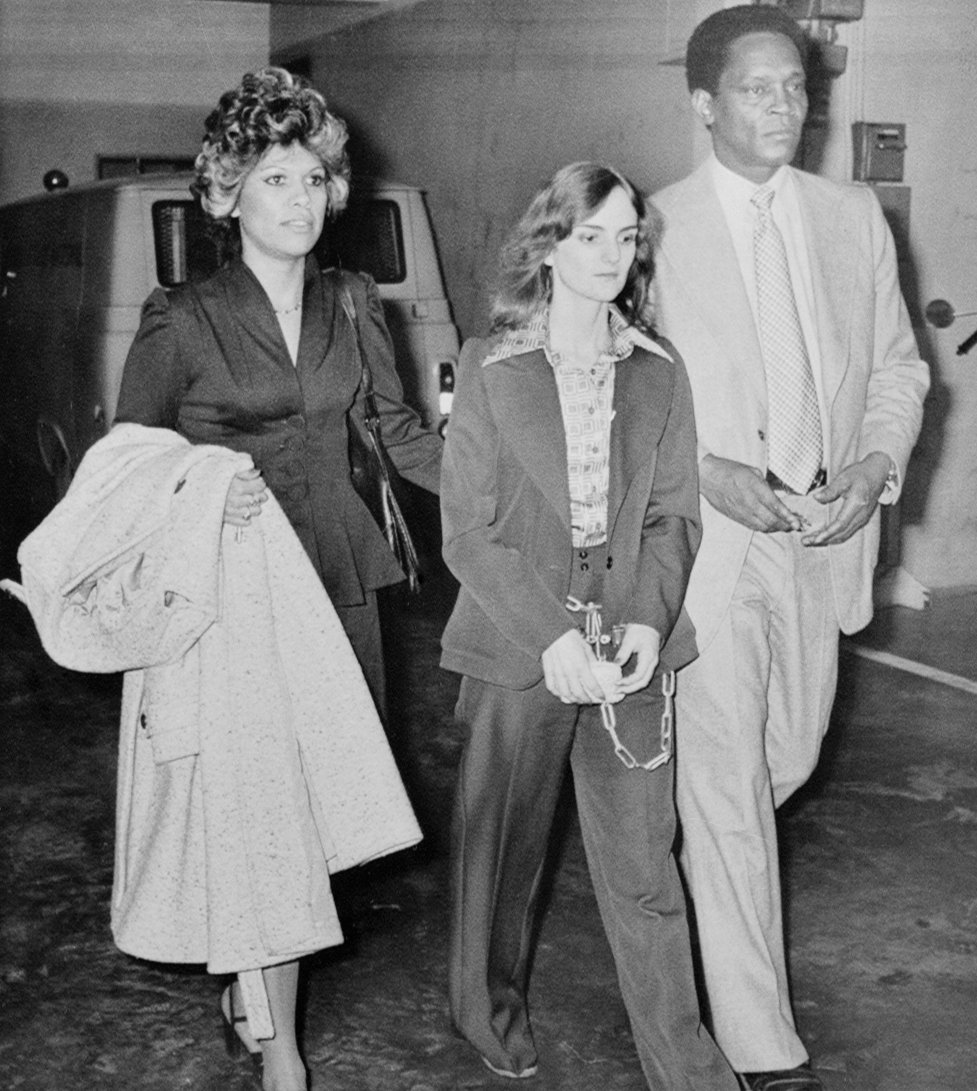El 15 de septiembre de 1975 la policía detuvo, por fin, a Patty Hearst. La encontraron muy delgada, algo confusa, con dificultades en el habla. Uno de los policías que la arrestó dijo que parecía una zombie