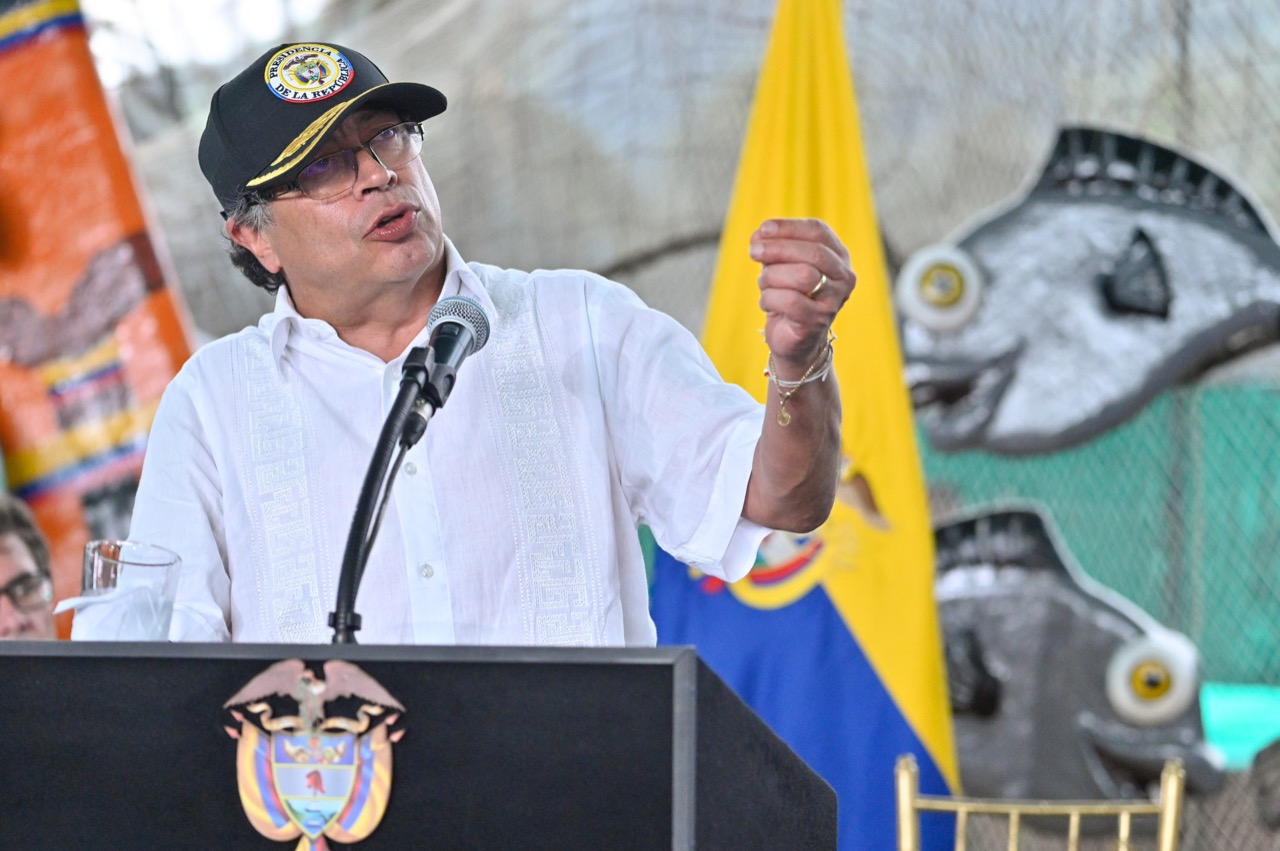 El presidente Gustavo Petro no ha podido viajar hasta el municipio Rosas, en Cauca, zona del derrumbe que dejó cientos de familias damnificadas y el cierre de la Vía Panamericana.
Presidencia de la República