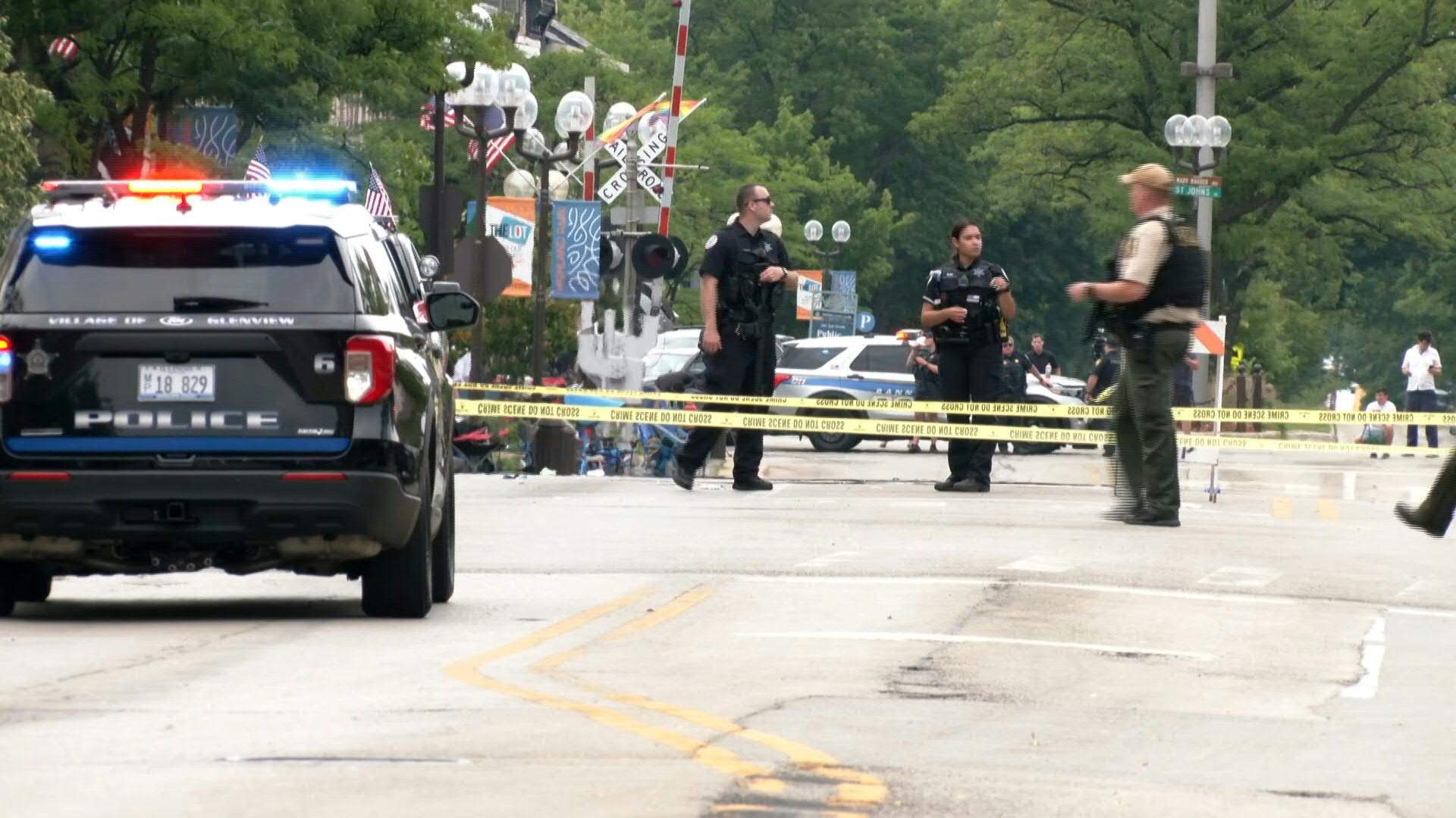 Un hombre armado con un rifle abrió fuego y dejó al menos seis muertos y 24 heridos este lunes durante un desfile por el Día de la Independencia de Estados Unidos en Highland Park, una localidad al norte de Chicago, en el estado de Illinois