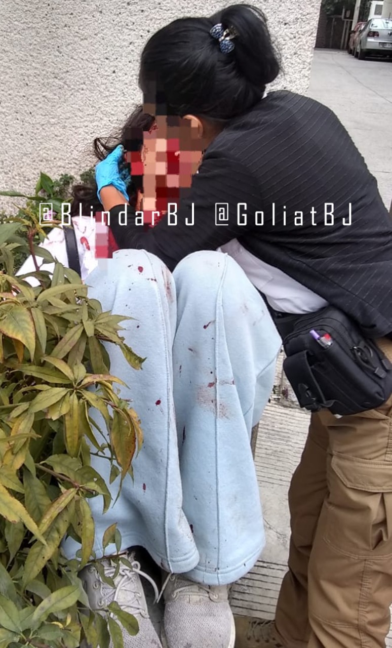 Policías sectoriales se trasladaron hasta el domicilio donde se encontraba la joven para brindarle la atención médica requerida (Foto: Twitter / @GoliatBJ)