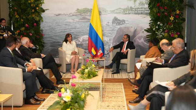 Dina Boluarte and Gustavo Petro held a bilateral meeting in Colombia.