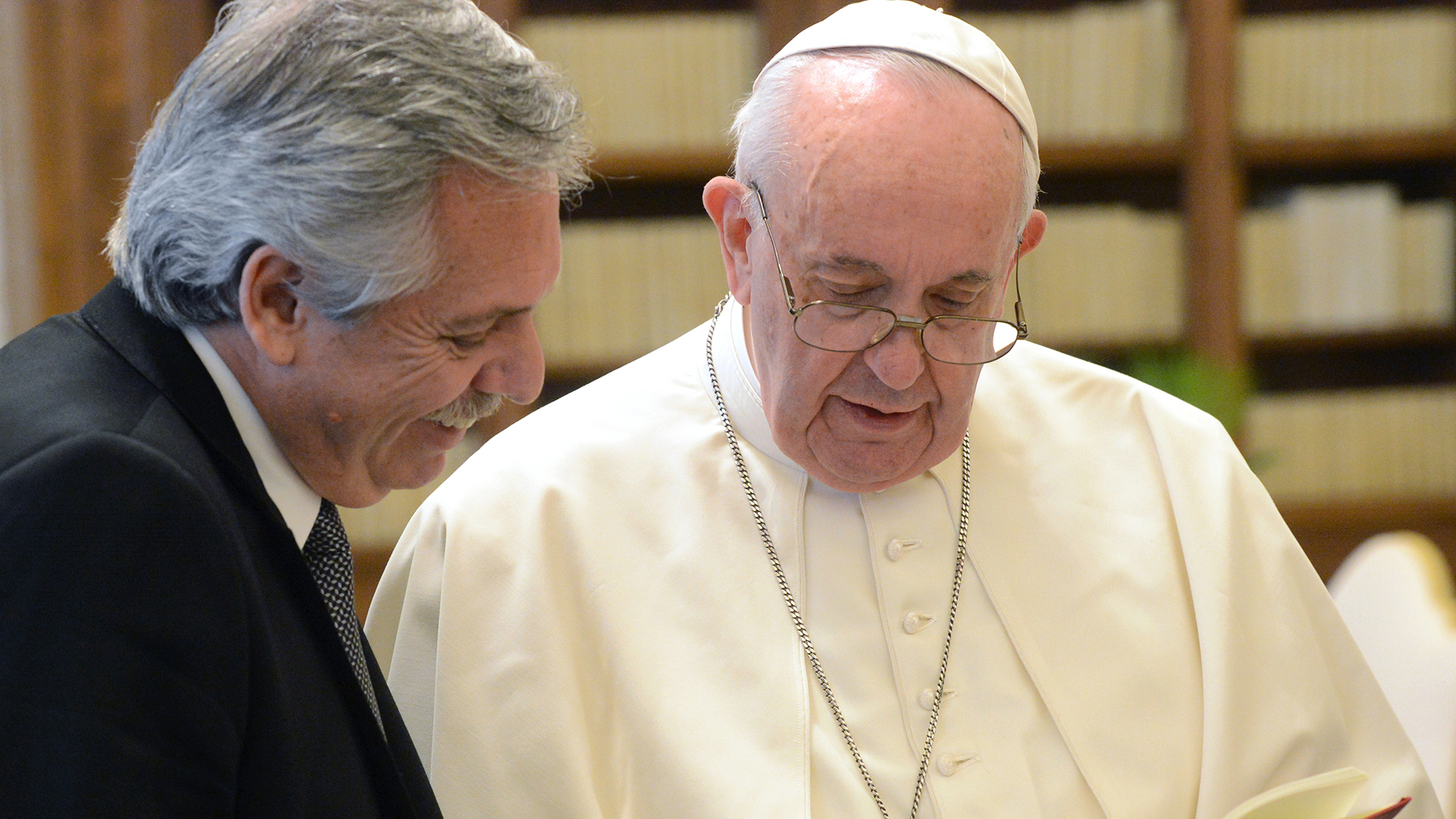 Alberto Fernández y el Papa Francisco durante su encuentro en el Vaticano