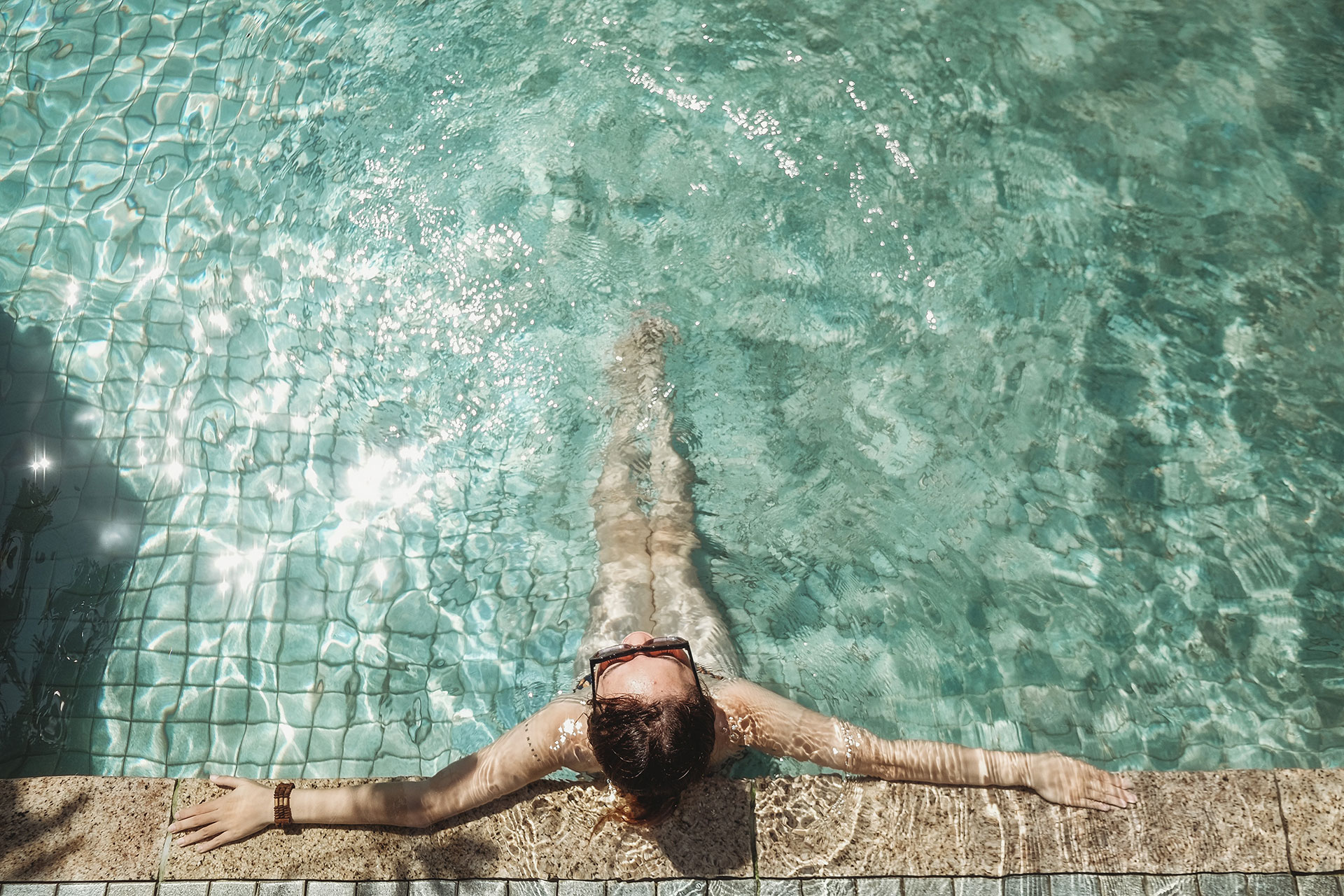 El agua clorada de las piletas puede resecar tu cabello y hasta te&amp;irlo de color verde 