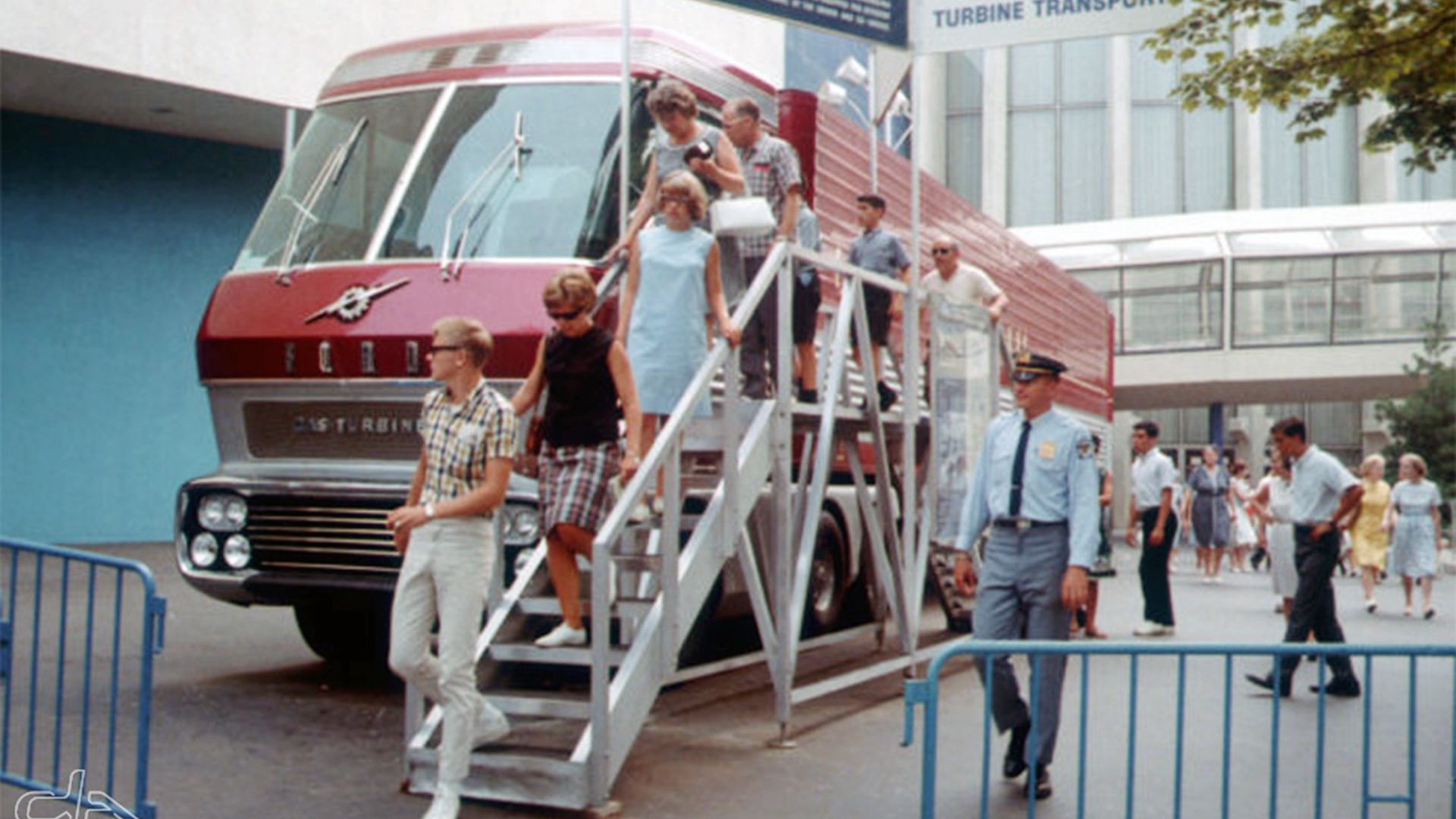 Los concurrentes a la Feria Mundial de New York pasaban por una rampa para poder observar el interior del Big Red