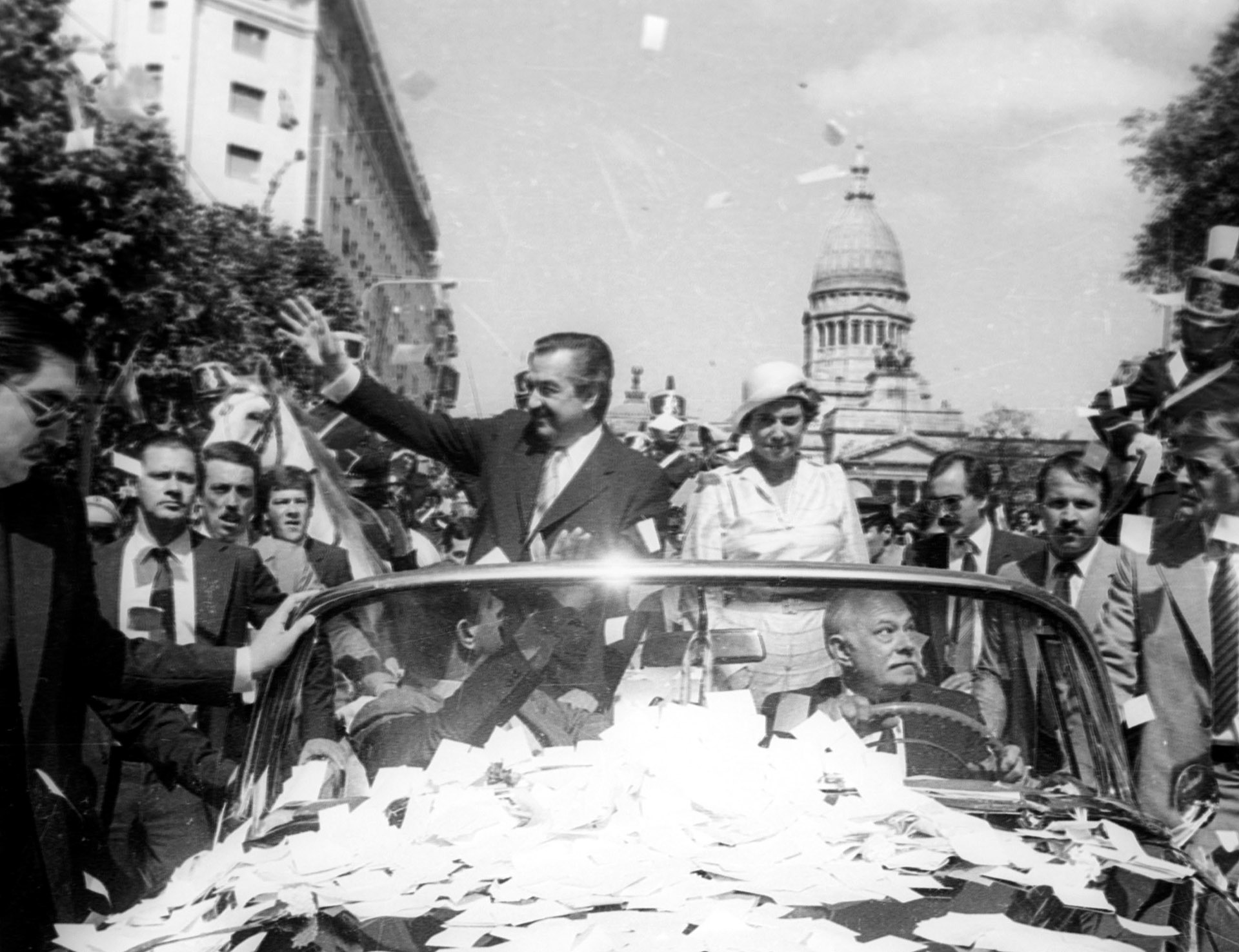 La asunción de Raúl Alfonsín como presidente