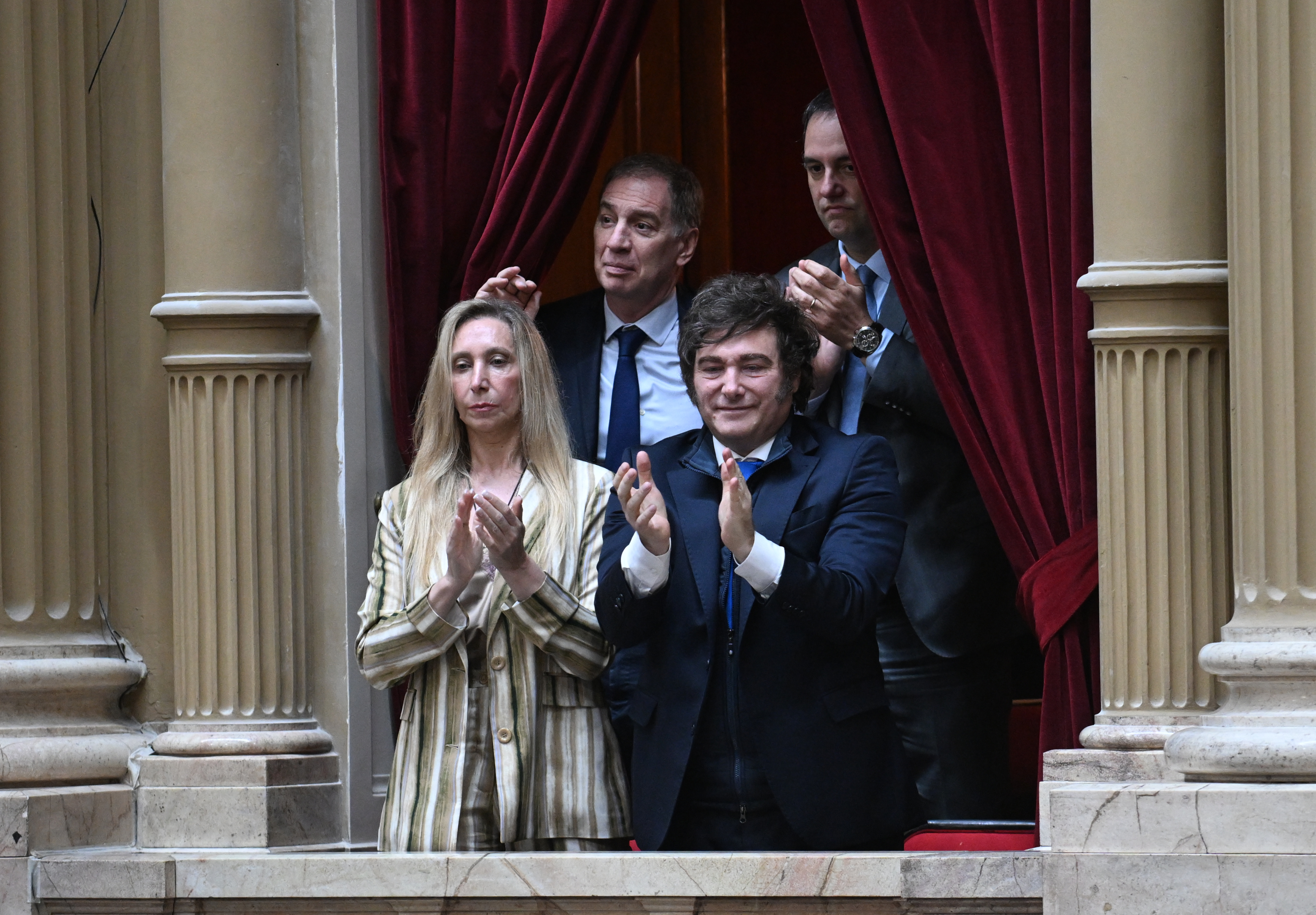 Jornada financiera: el dólar bajó por segundo día y cayeron las acciones tras tocar un récord diario