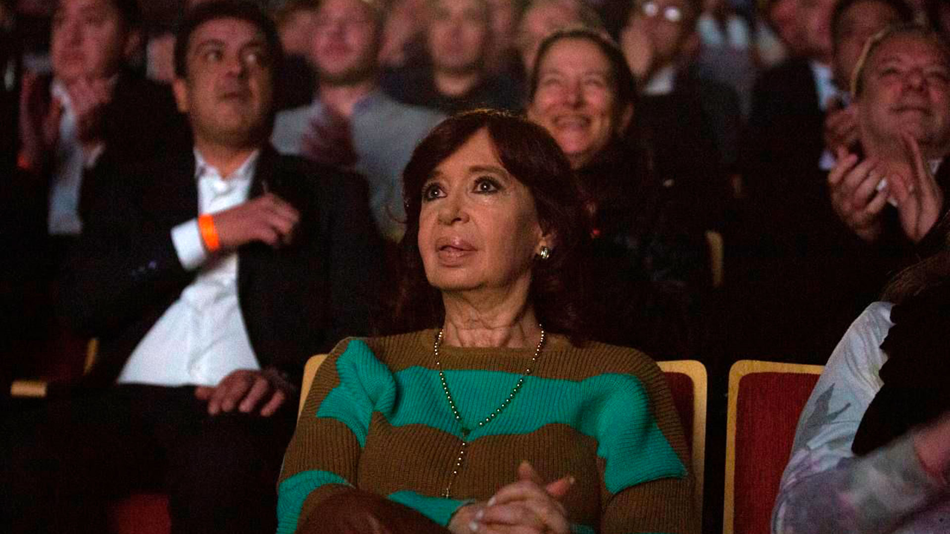 Cristina Kirchner antes de dar su discurso en el acto de inauguración del Cine Teatro Municipal de la ciudad de El Calafate, en Santa Cruz