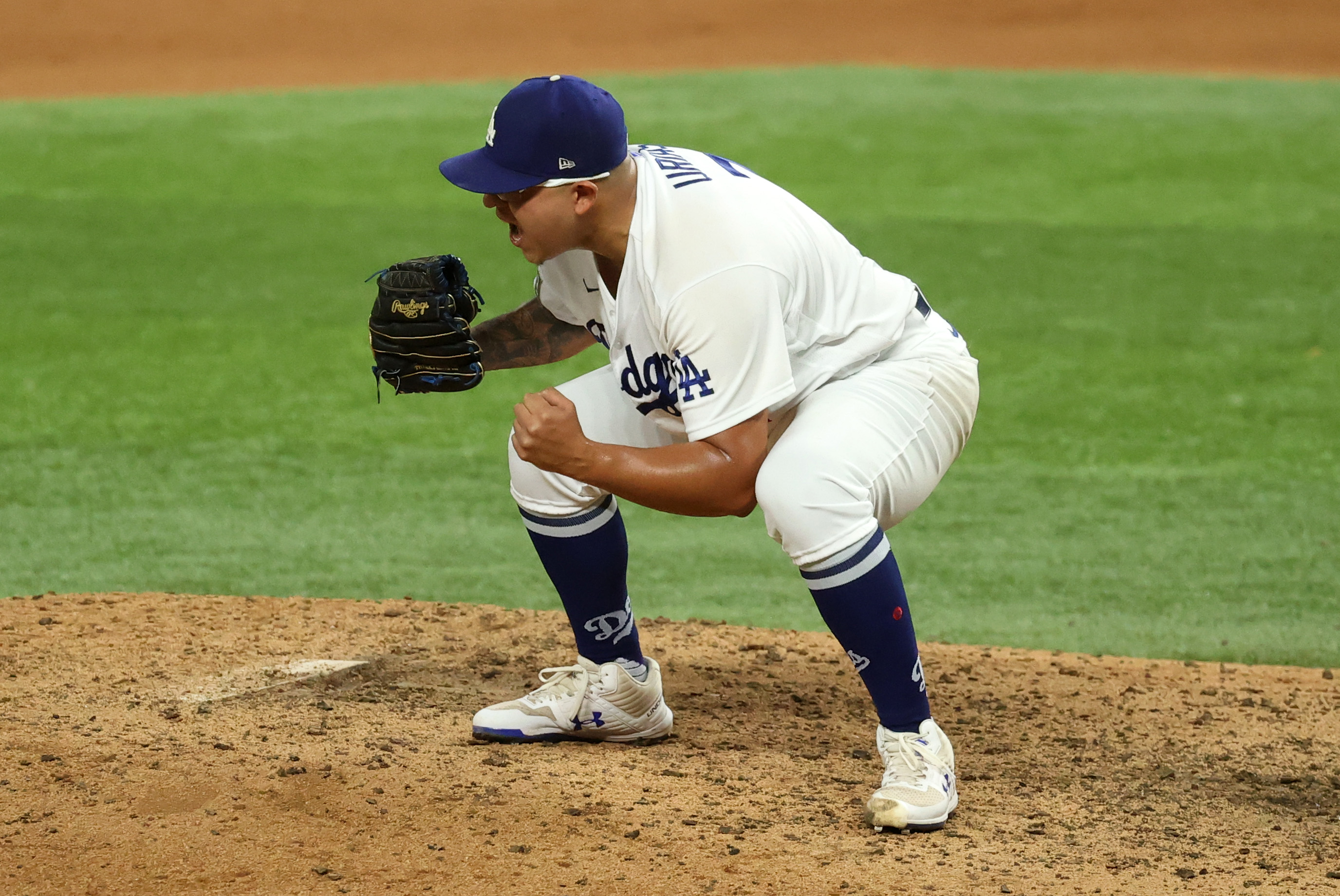 Urías fue el pitcher responsable de cerrar el juego que le dio la victoria a los Dodgers en la Serie Mundial de 2020 (Kevin Jairaj-USA TODAY Sports)