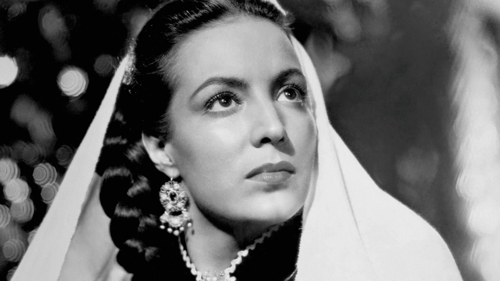 La diva de la Época de Oro mexicano, María Félix, fue una gran aficionada de la joyería de lujo. (Foto: Captura de pantalla YouTube / "Enamorada")