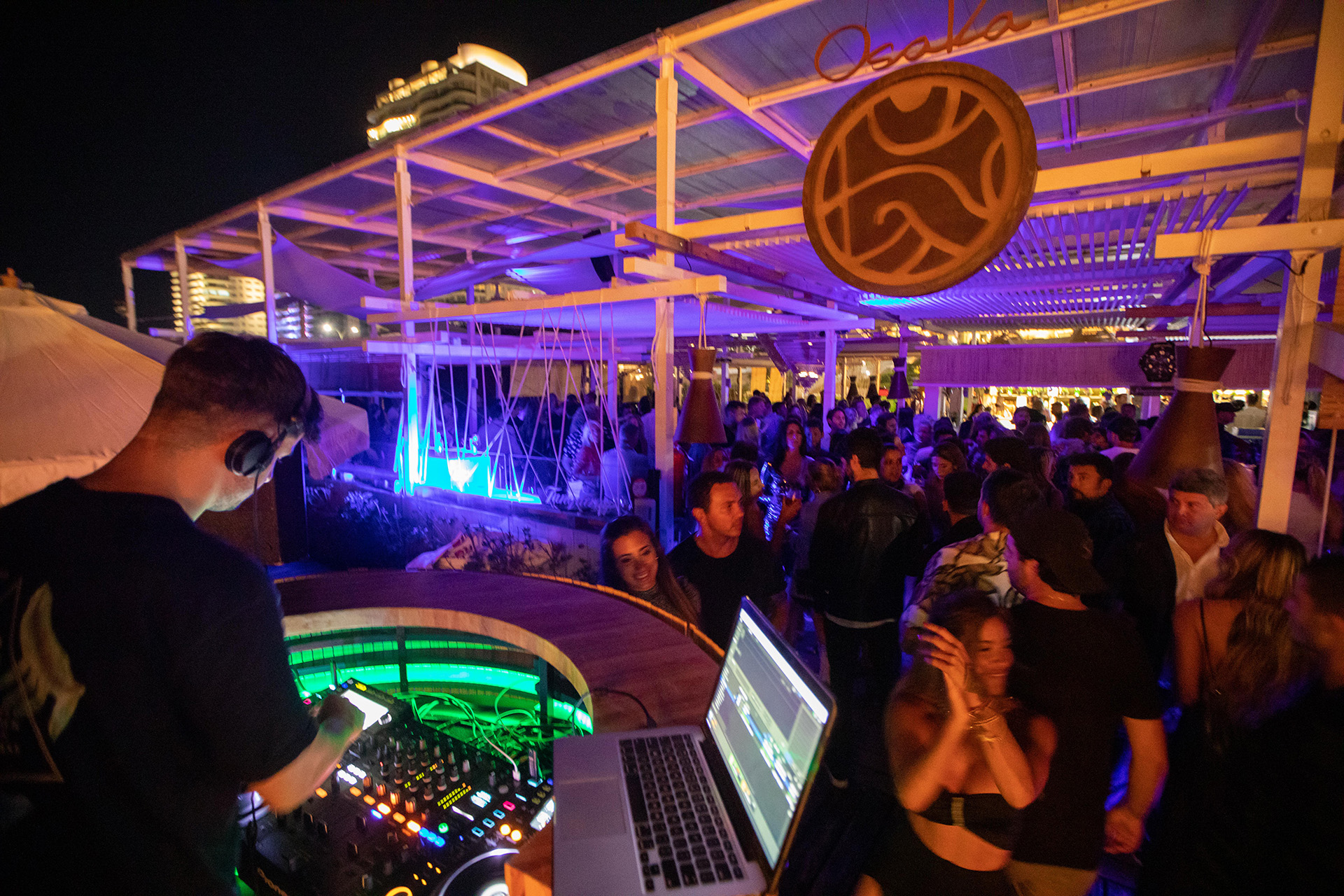 Finalizada la cena en Osaka, los invitados bailaron hasta altas horas de la madrugada al ritmo del DJ que hizo vibrar a Ovo Beach