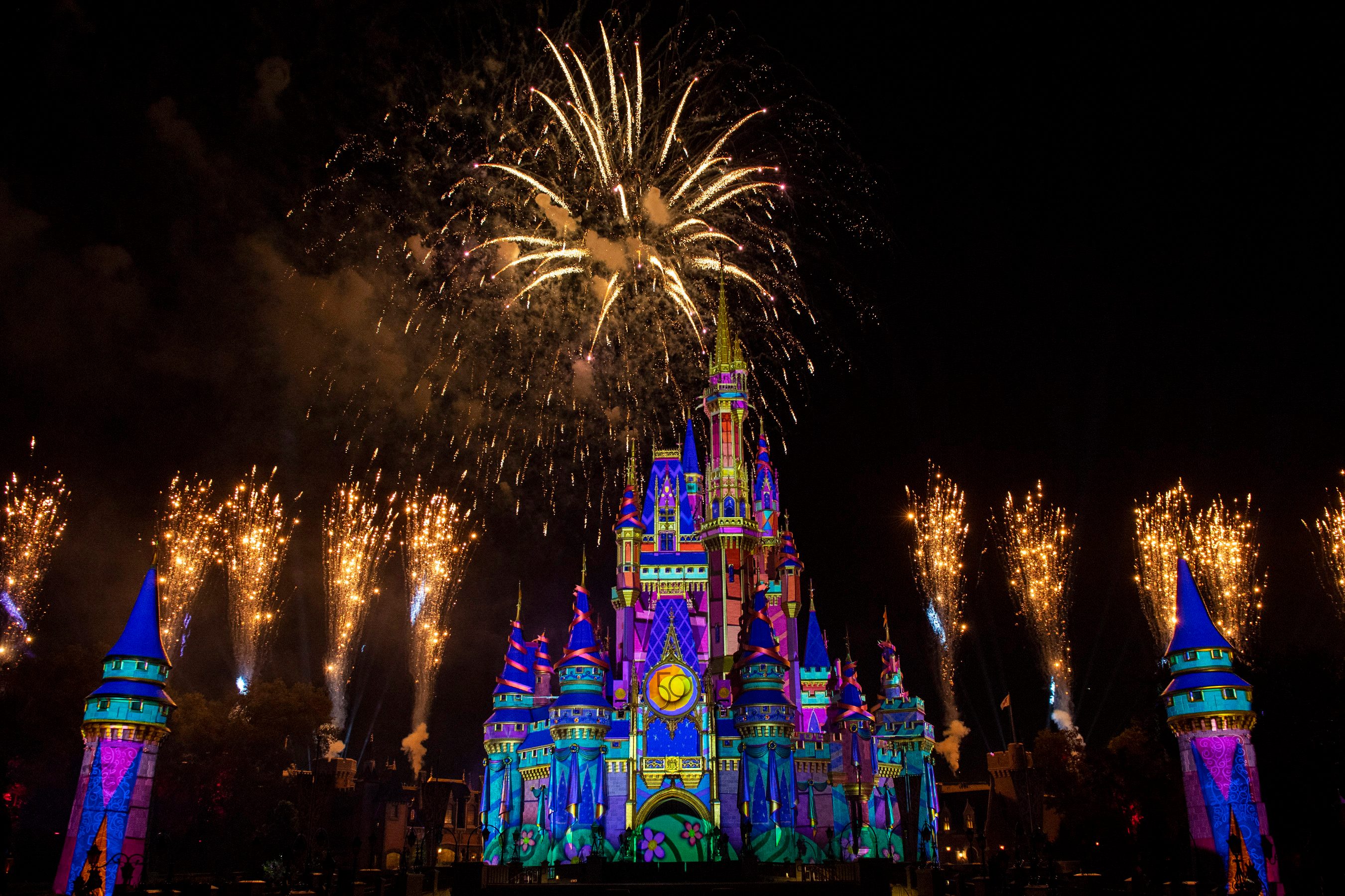 “Disney Enchantment” en Magic Kingdom incorpora por primera vez una proyección inmersiva sobre el Castillo de Cenicienta (cortesía: David Roark, photographer)