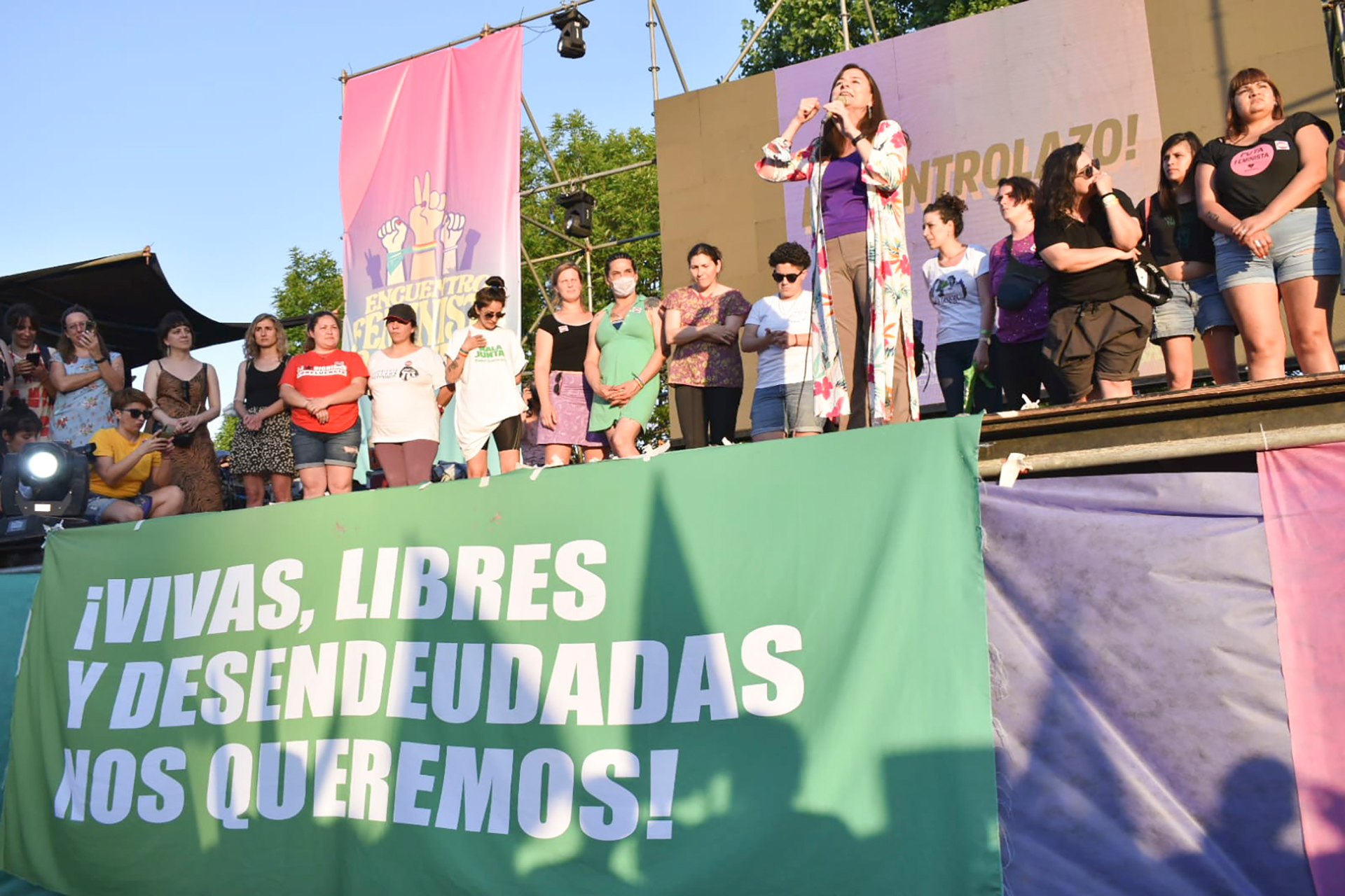 El acto de cierre del "Encuentro Feminista Popular" en el estadio Malvinas Argentinas (Romina Zambrana y Barbara Leiva)