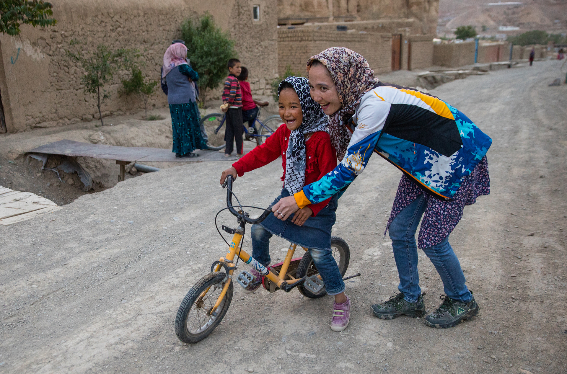 Las mujeres bajo el régimen talibán no podían andar en bicicleta