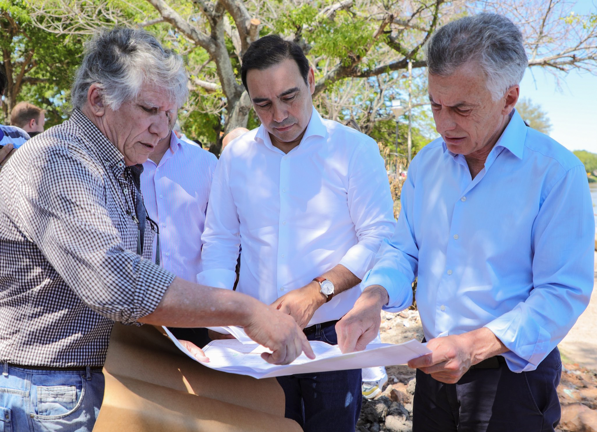 Mauricio Macri visitó la Costanera de Goya junto con Gustavo Valdés