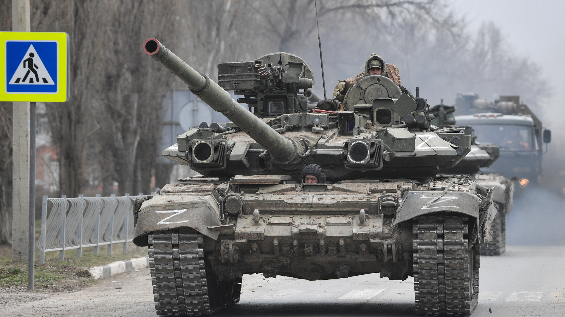 Russia Attacks Ukraine With 20th-Century Strategy: Mobilization and Attack with Troops (AFP)