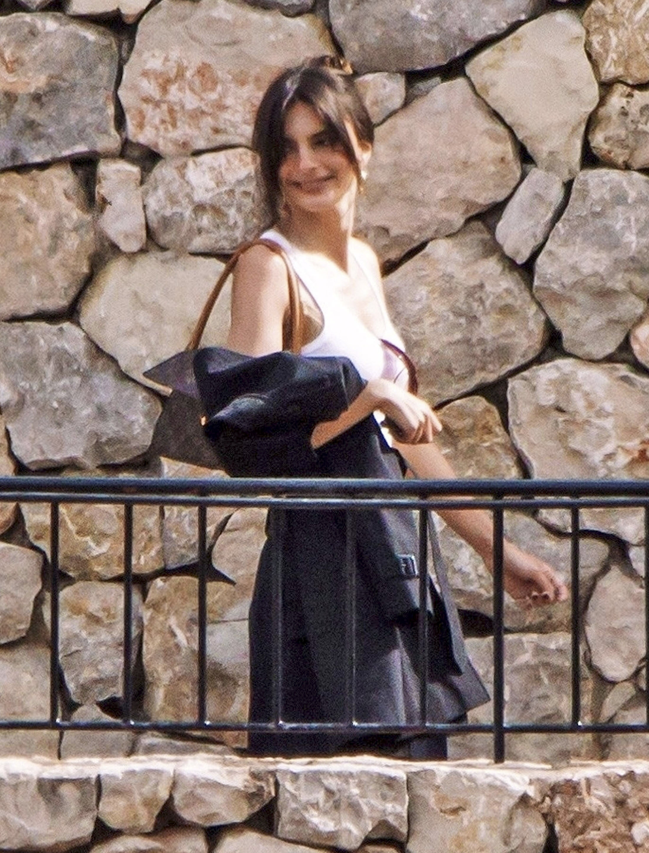 La modelo estadounidense Emily Ratajkowski disfruta de unos días de descanso en Mallorca, España, donde pasó los veranos durante su infancia, según contó ella misma en más de una oportunidad (Crédito: Grosby Group)