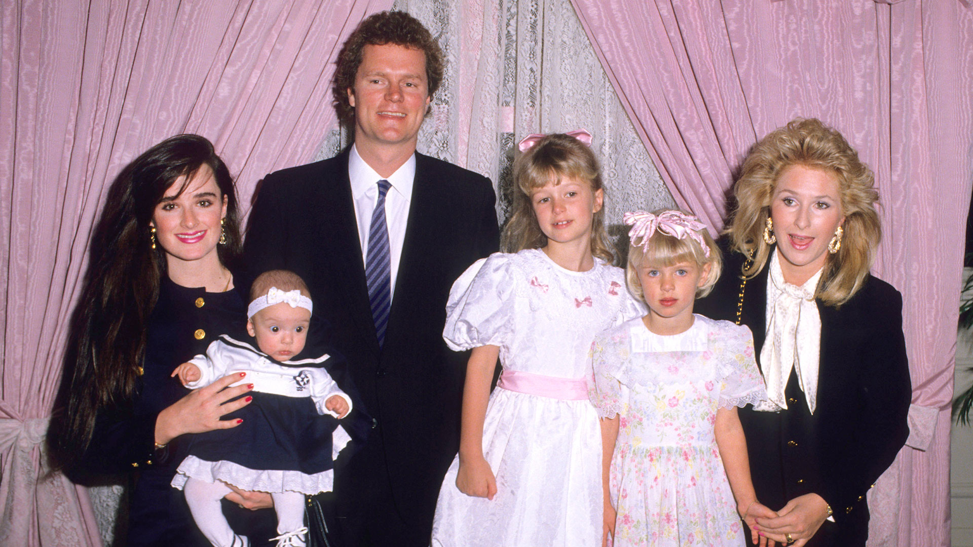 Kyle Richards y su hija Farrah, Rick Hilton, Paris Hilton, Nicky Hilton y Kathy Hilton (Foto de Steve Granitz Archive/WireImage) 