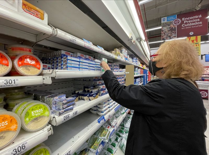 Hubo alimentos con 60% de incremento de precios mensual en agosto.  REUTERS/Agustin Marcarian
