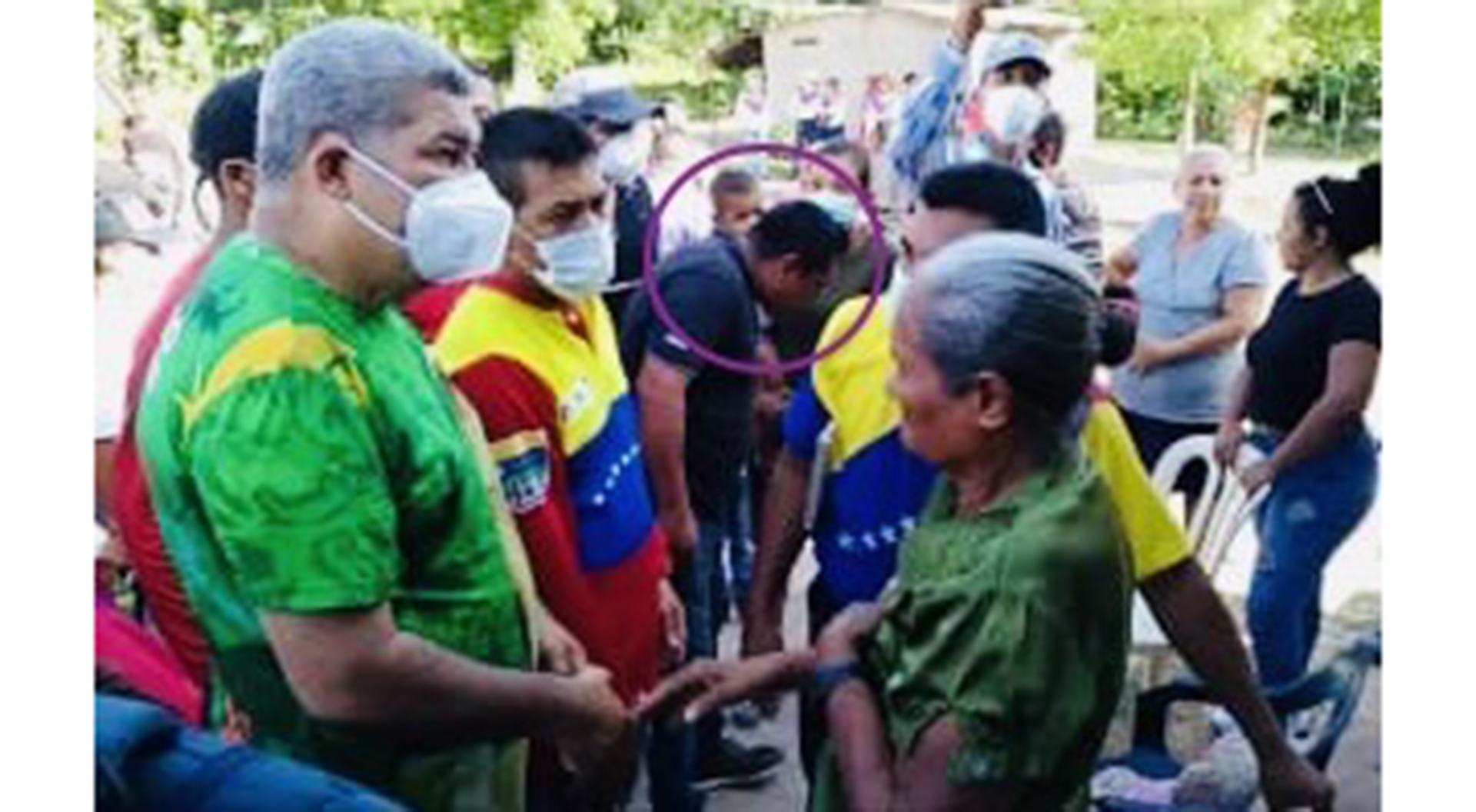 El jefe del ELN en Elorza en una actividad con el Gobernador de Apure