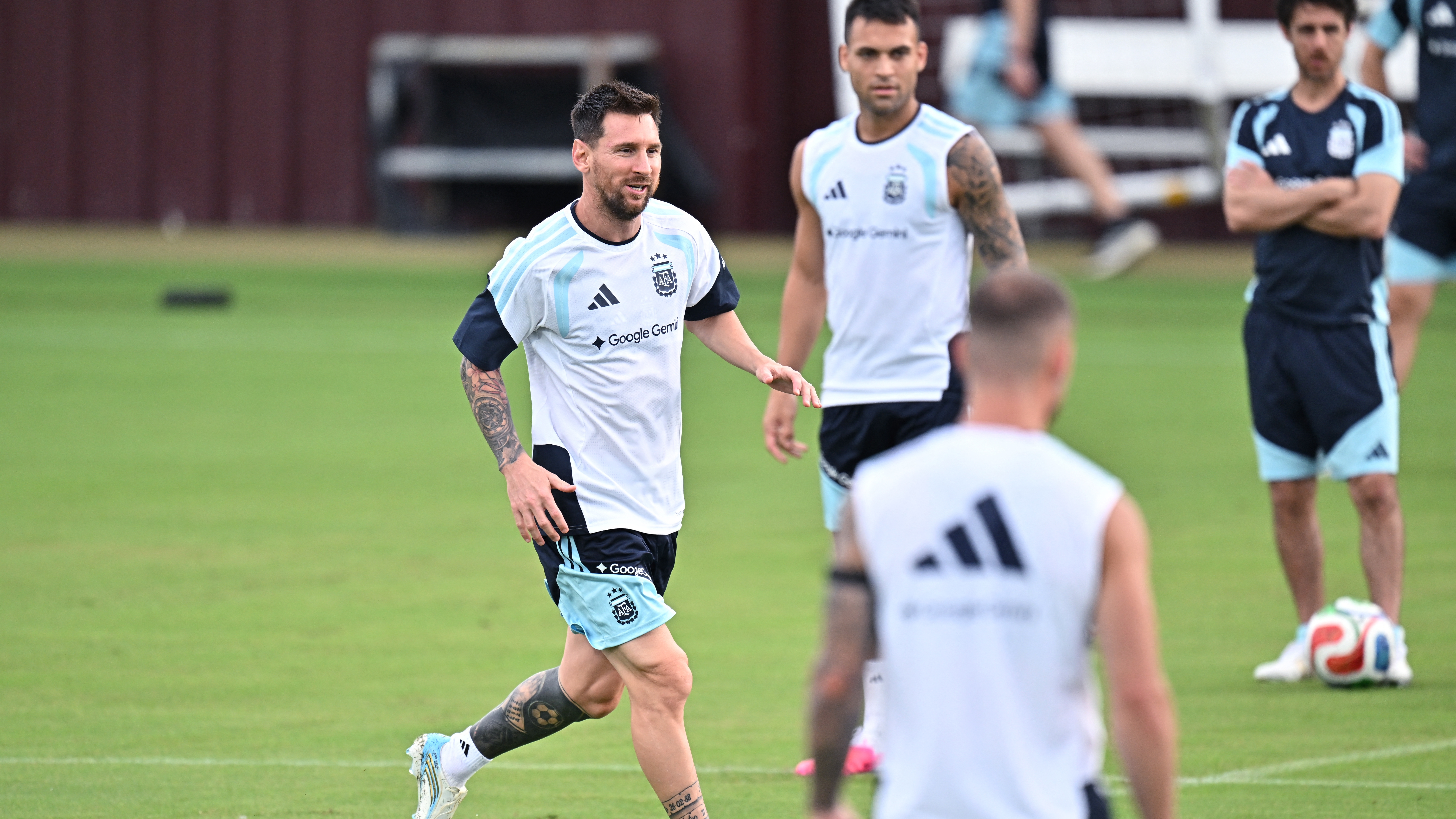 EN VIVO: la selecci&oacute;n argentina se entrena a cinco d&iacute;as del estreno ante Argelia en el Mundial 2026