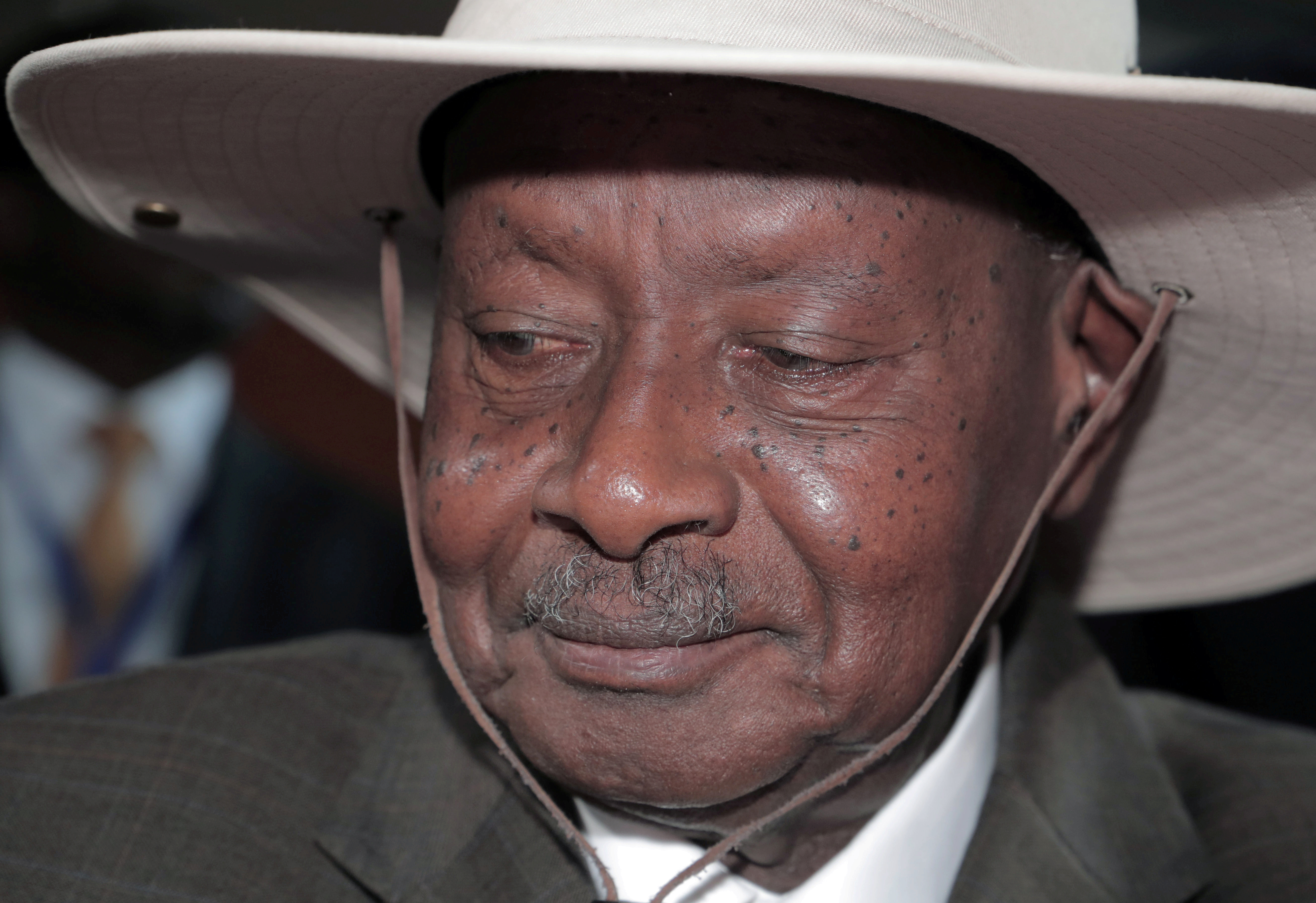 El presidente de Uganda, Yoweri Museveni, llega a la apertura de la 33ª Sesión Ordinaria de la Asamblea de Jefes de Estado y de Gobierno de la Unión Africana (UA) en Addis Abeba, Etiopía, el 9 de febrero de 2020 (REUTERS/Tiksa Negeri/File Photo)