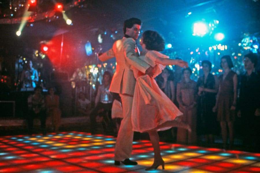 Fiebre de Sábado por la Noche se estrenó hace 45 años. Lanzó a Travolta al estrellato, la banda de sonido vendió más de 30 millones de copias y profundizó el fenómeno de la música Disco