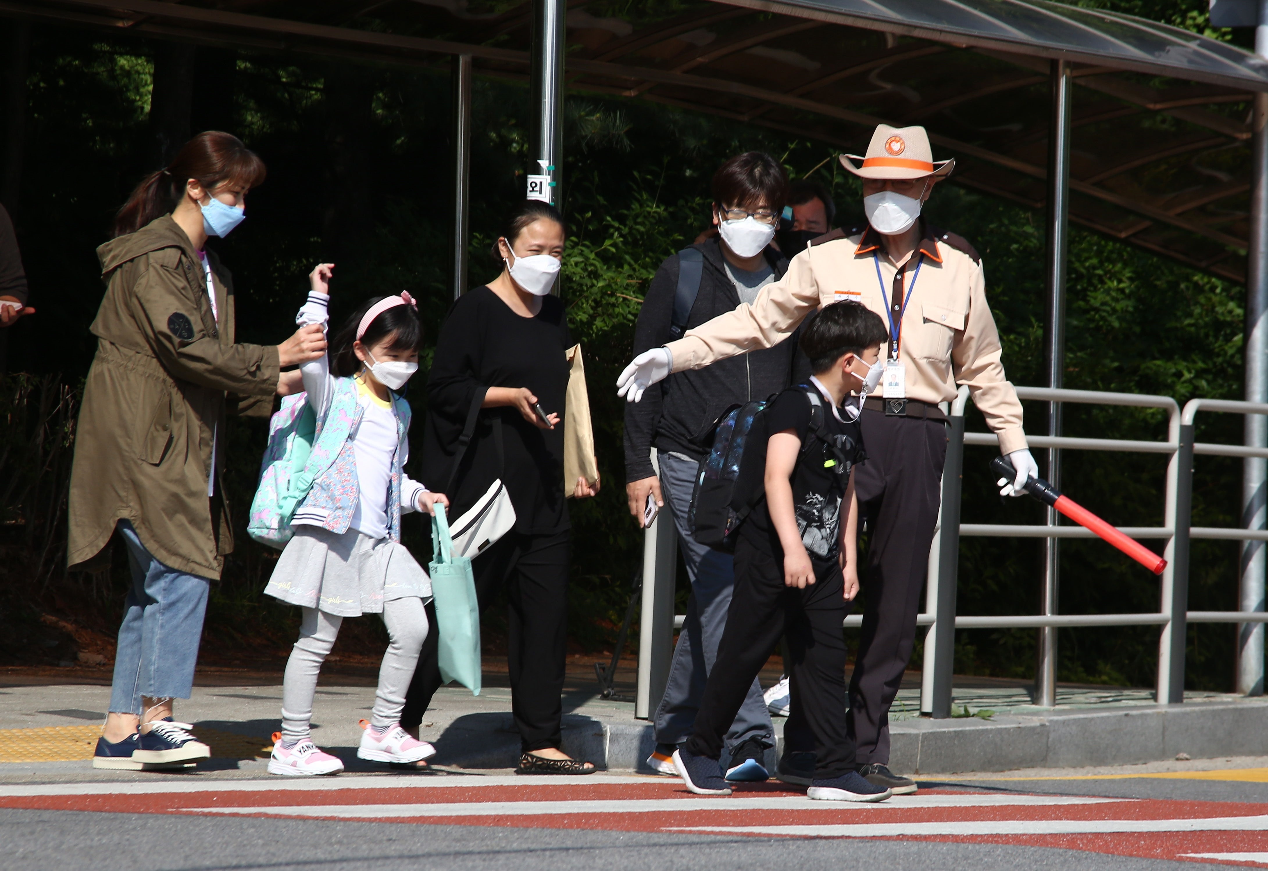 Seúl, 28 may (EFE).- Un nuevo brote en un centro de logística a las afueras de Seúl está deparando el peor repunte de contagios desde el pasado 5 de abril en Corea del Sur, que hoy reportó 79 nuevas infecciones.EFE/EPA/KIM CHUL-SOO/Archivo
