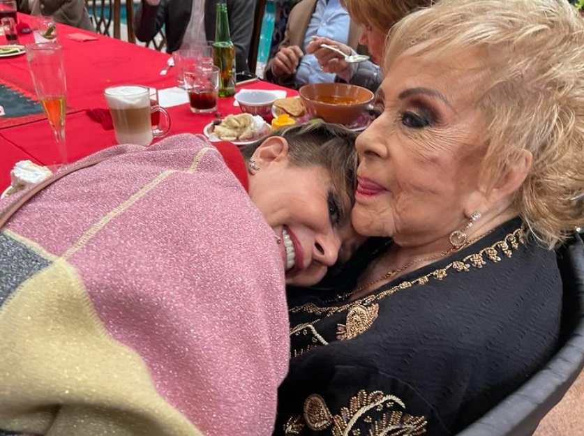 Alejandra Guzmán junto a su madre Silvia Pinal. (Foto Instagram: @laguzmanmx)