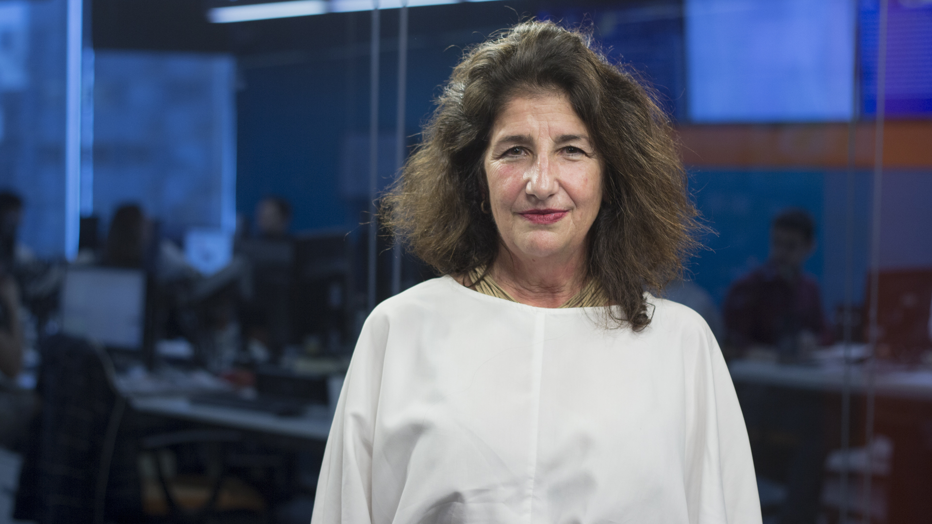 Virginia Simari publica su novela 'La otra historia', una exploración de los mandatos y afectos que definen a las mujeres