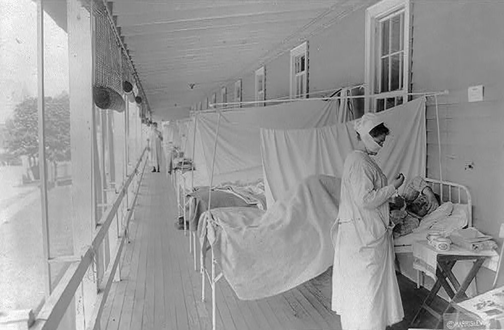 “Cordón sanitario. Aislamiento. Cuarentena", enumeró Spinney las mismas medidas que se tomaron contra la gripe en 1918 y contra el COVID-19 hoy. (Library of Congress/Harris & Ewing/Handout via REUTERS)
