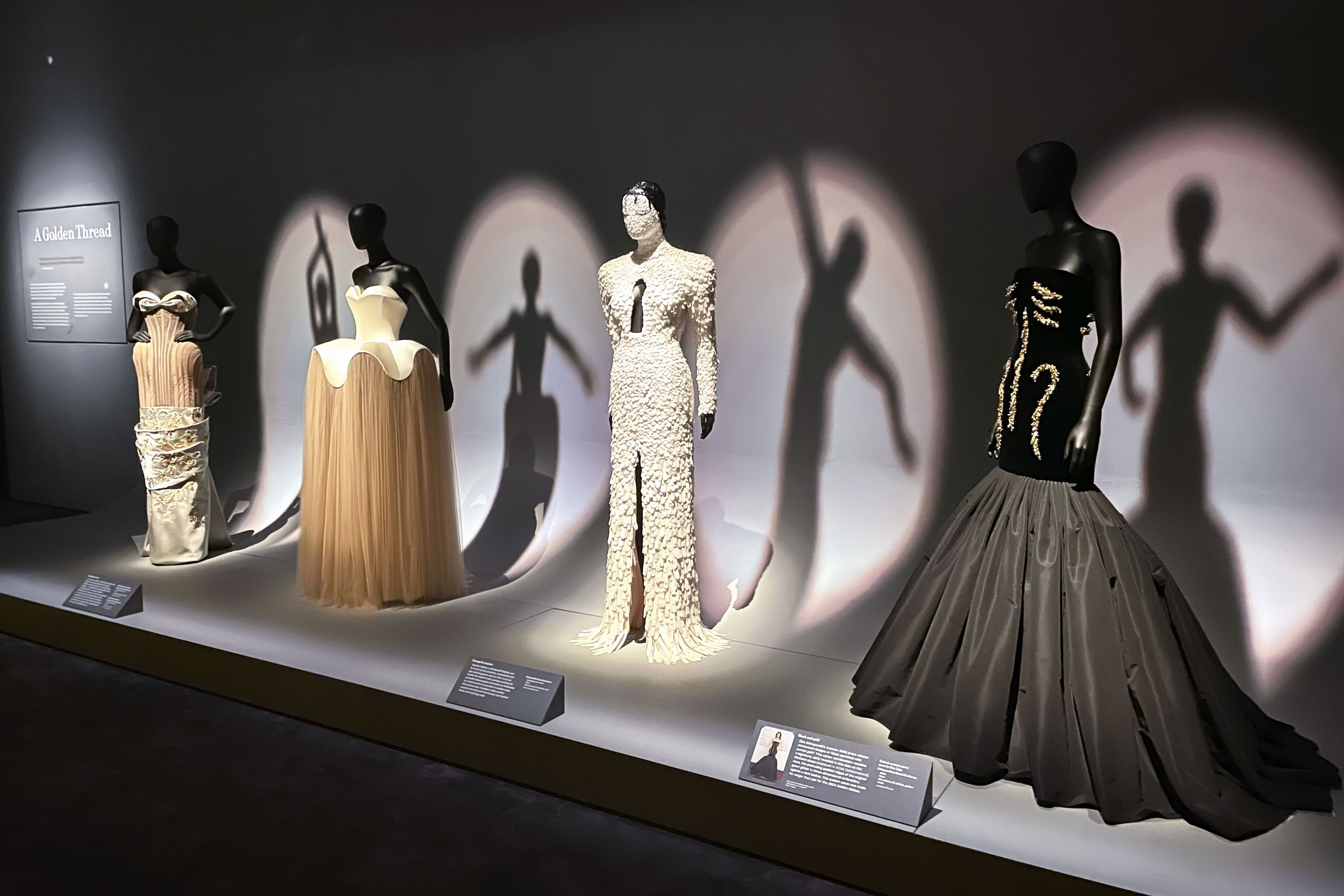 Detectaron un fenómeno inesperado en el crecimiento de agujeros negros supermasivos: investigan su origen