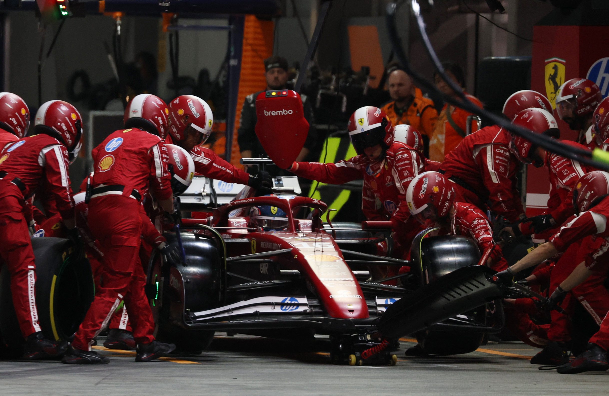 Se agrava la crisis de Ferrari en la F1: discusiones, reunión de emergencia y pronósticos de un 2026 que “da miedo”