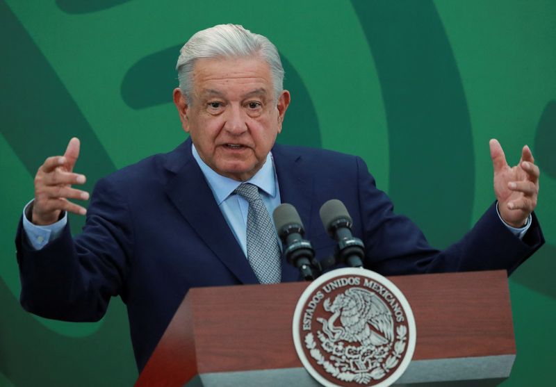 El presidente de México, Andrés Manuel López Obrador, dio a conocer el domingo 23 de abril que por tercera vez se contagió de COVID-19. (REUTERS/Henry Romero)