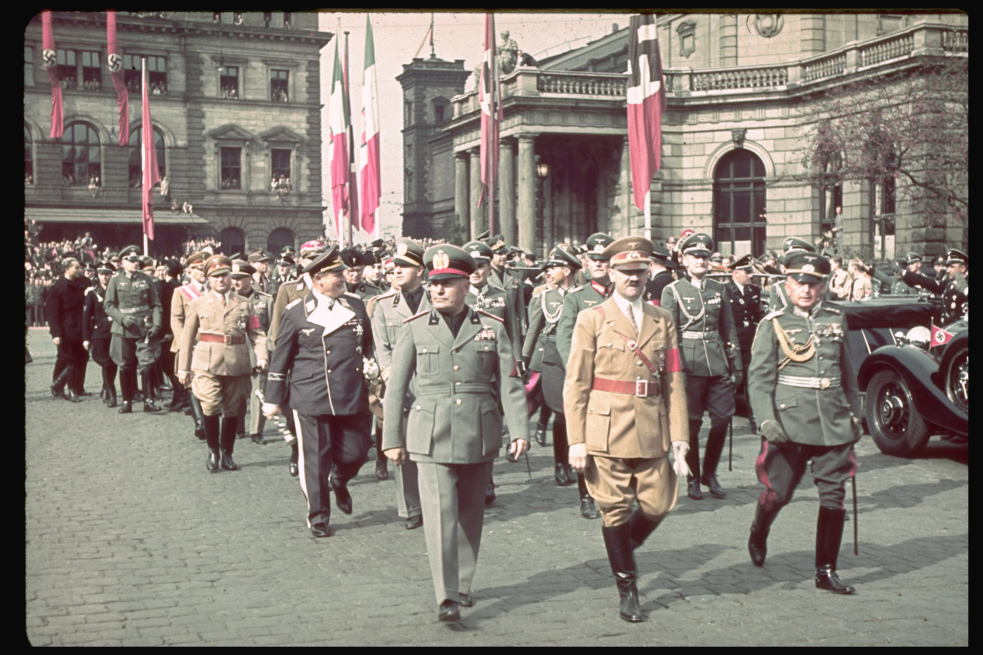La recepción a Mussolini en  Munich en 1938. Junto a él, Adolf Hitler (Hugo Jaeger/Timepix/The LIFE Picture Collection/Getty Images)