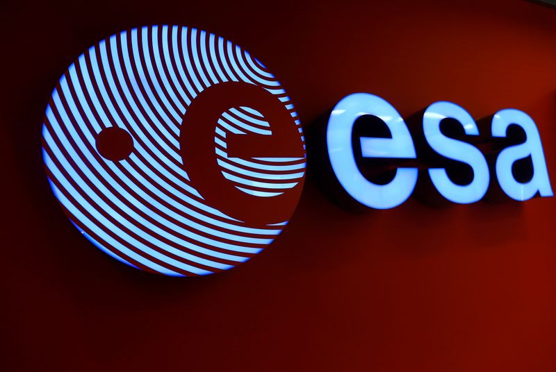 El logotipo de la Agencia Espacial Europea en su sede en Darmstadt, Alemania (REUTERS/Ralph Orlowski/Archivo)