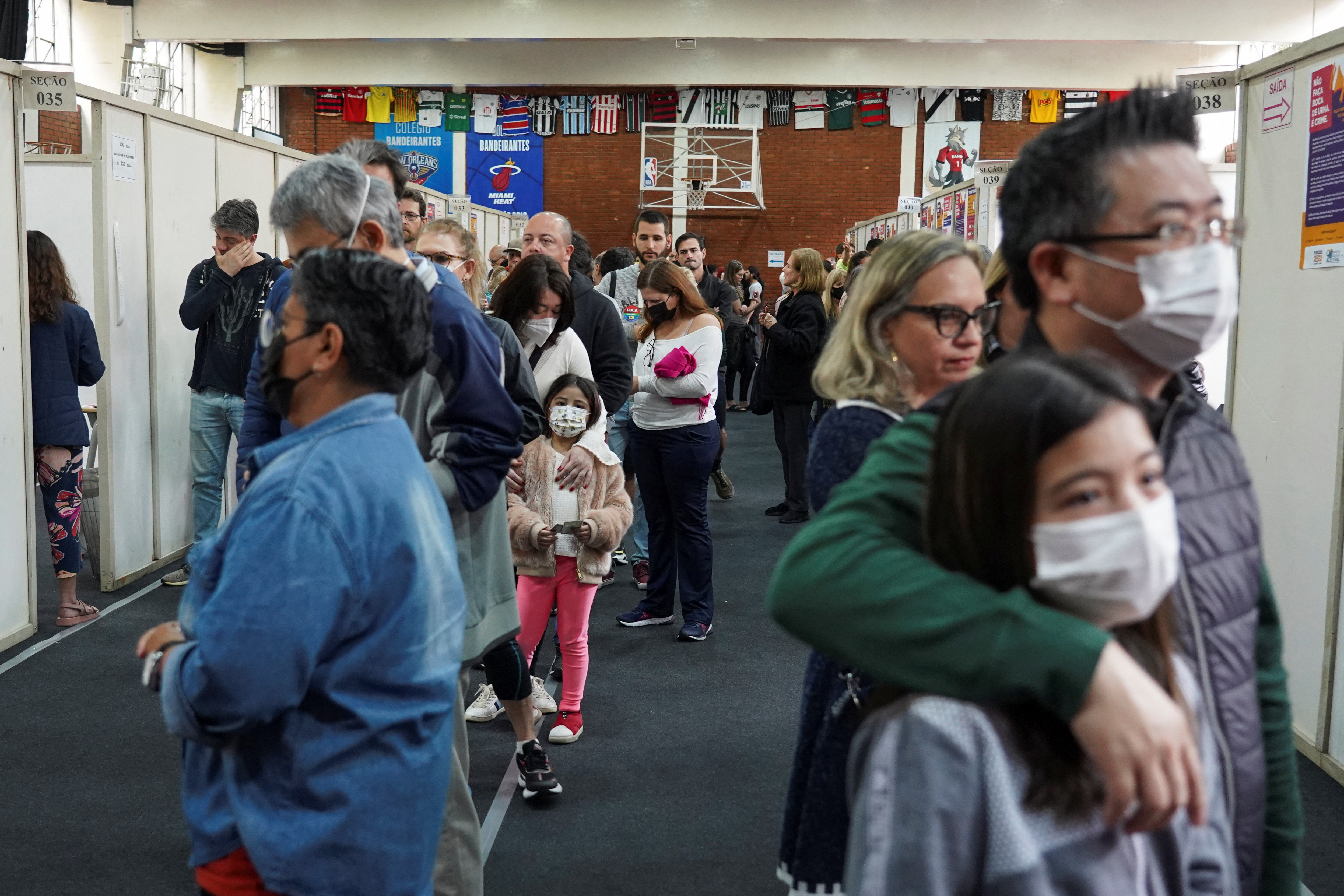 Las filas en un centro de votación de San Pablo (REUTERS/Mariana Greif)