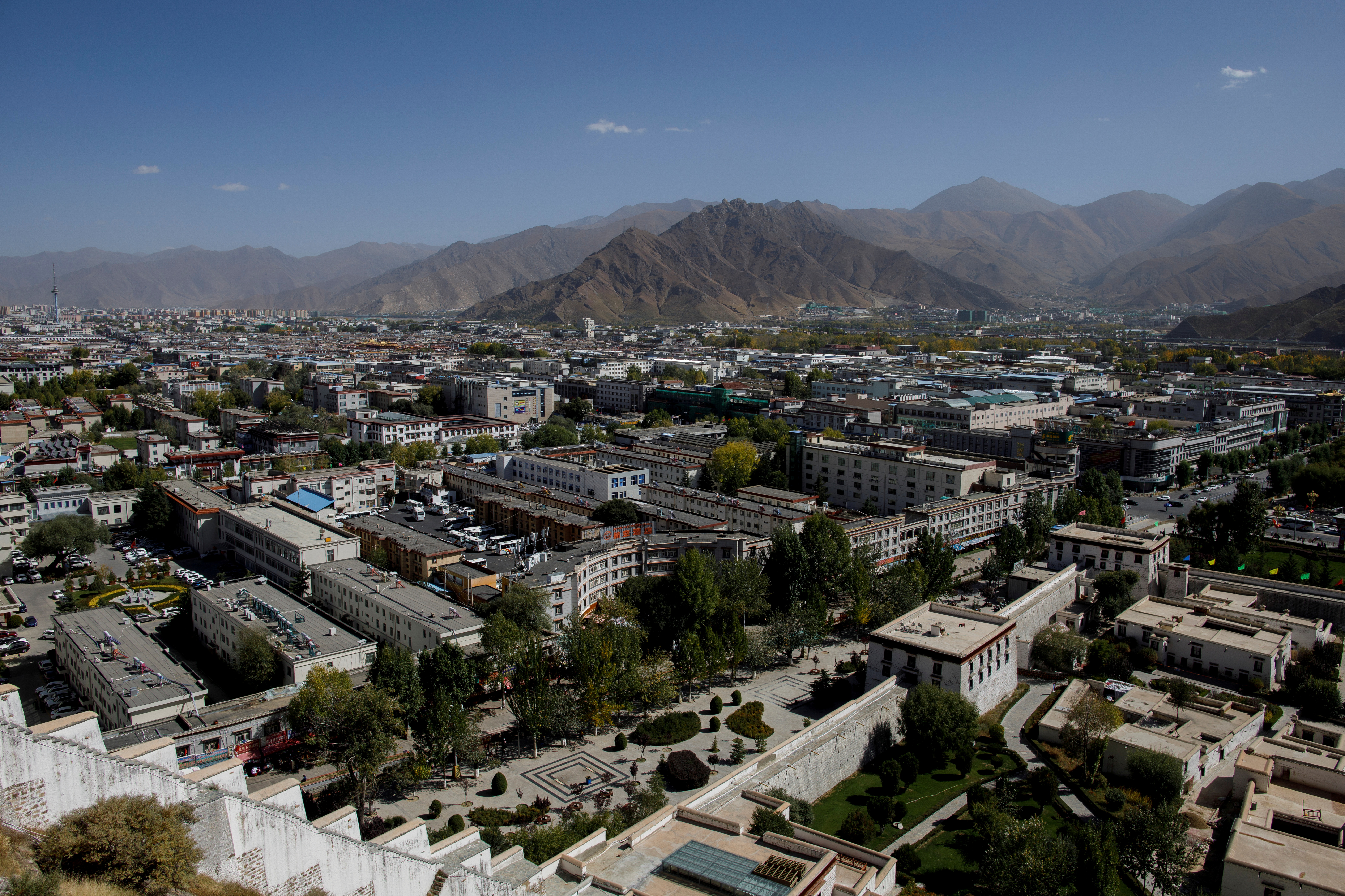 Una vista general muestra Lhasa desde el Palacio de Potala. China, 15 de octubre de 2020. REUTERS/Thomas Peter/Archivo