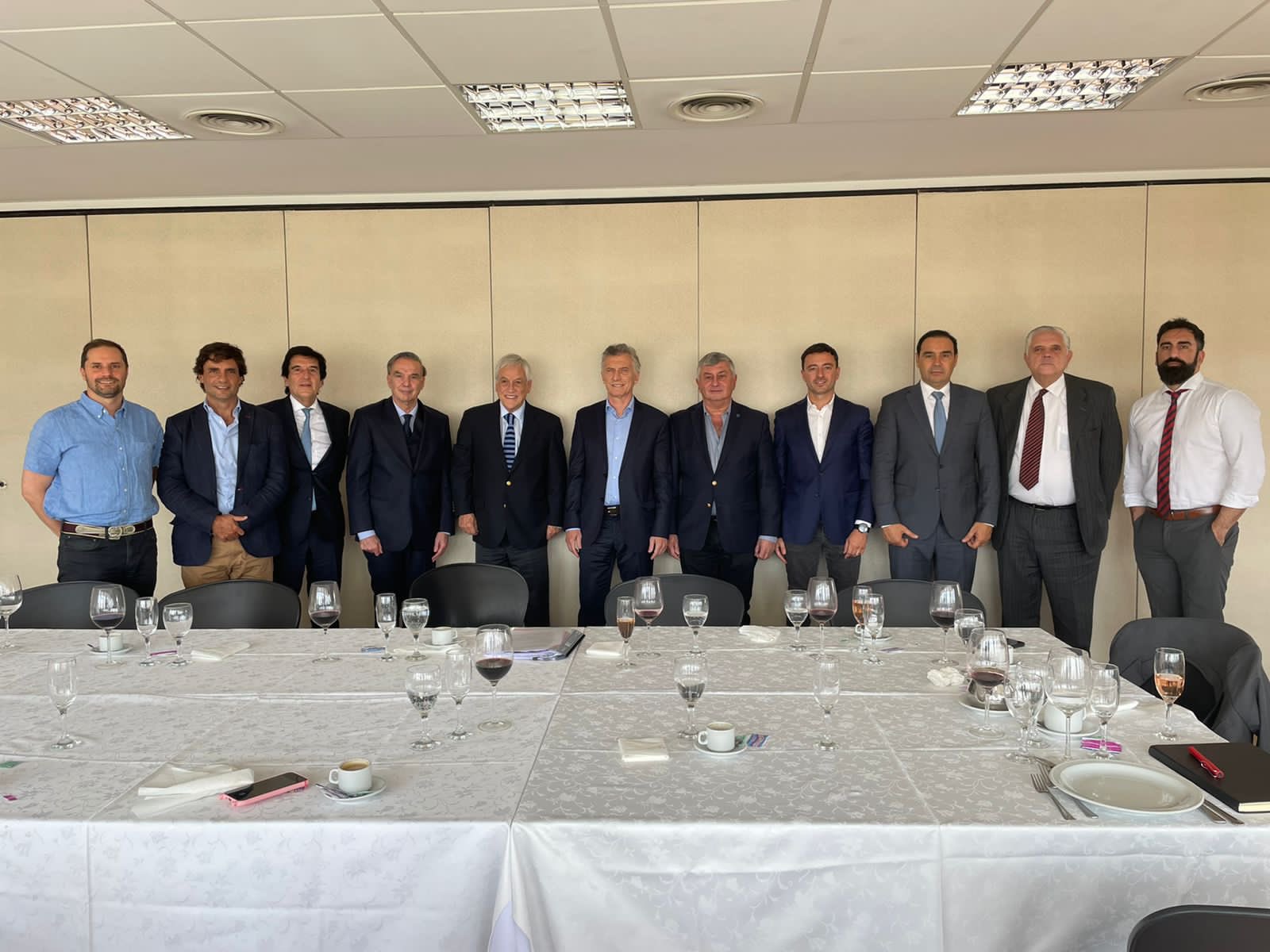 Mauricio Macri y dirigentes de Juntos por el Cambio con el ex presidente chileno Sebastián Piñera