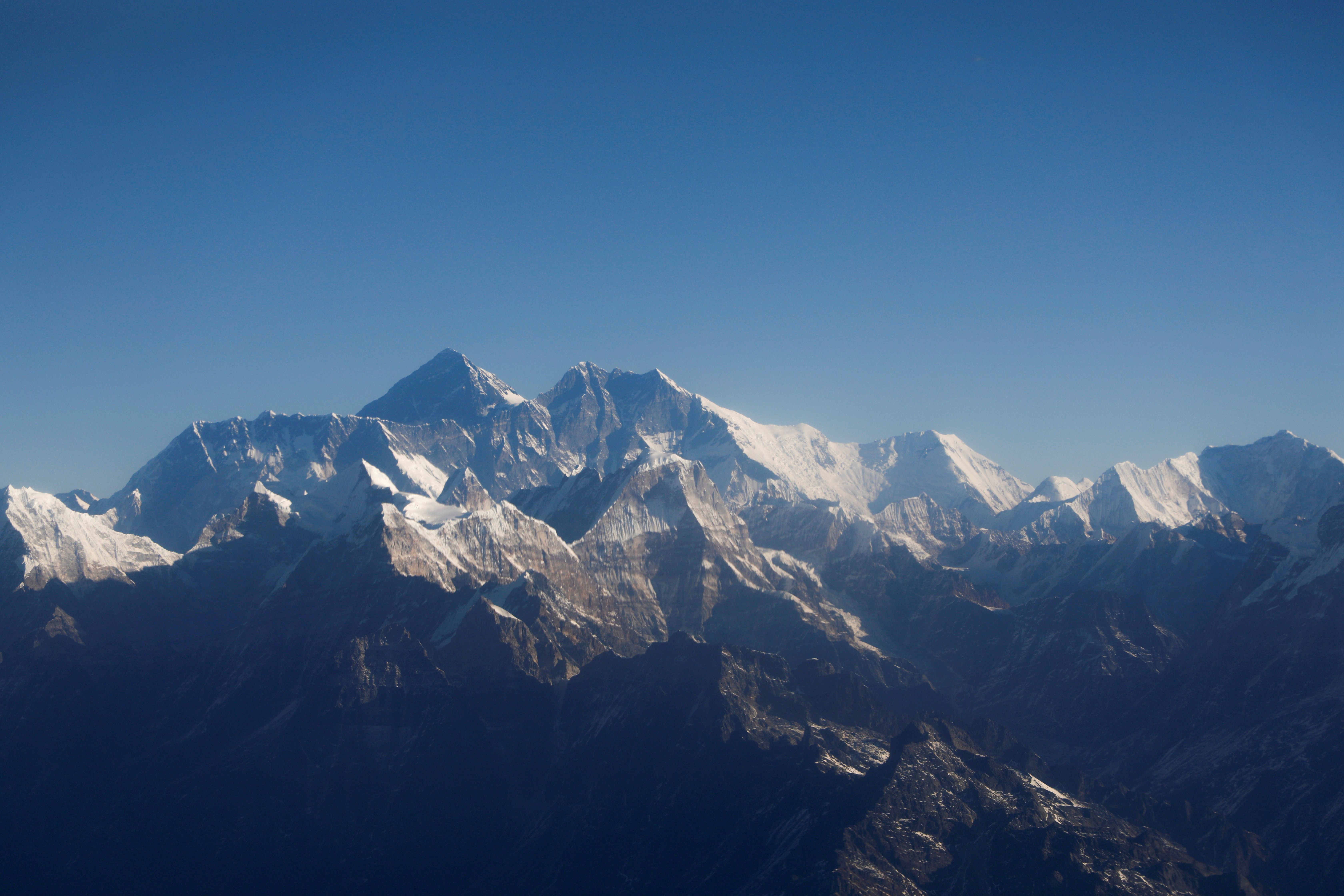El coronavirus continúa expandiéndose, inclusive, hasta llegar al monte Everest, de 8848,86 metros de altura. REUTERS/Monika Deupala/File Photo
