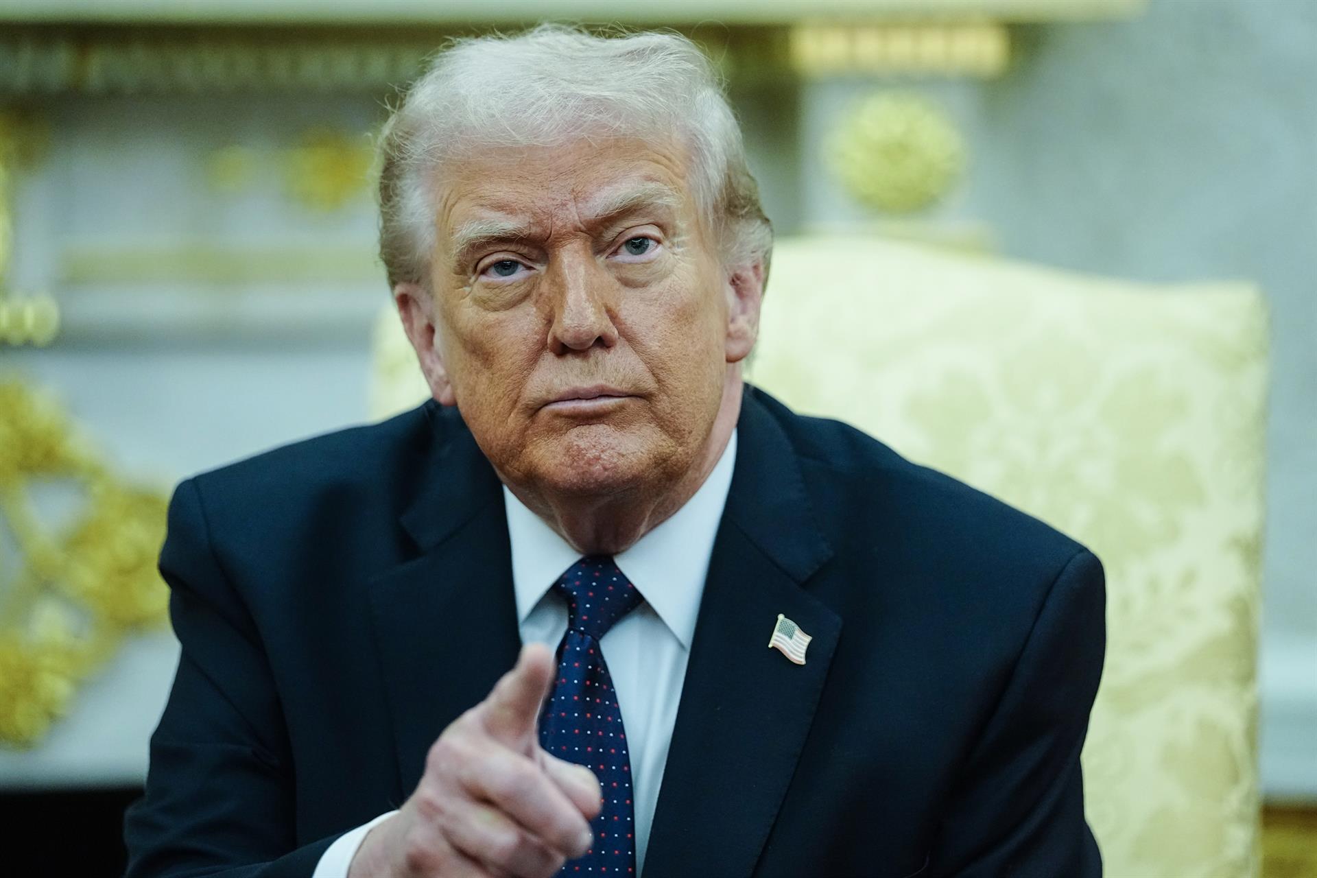Trump afirm&oacute; que las fuerzas de EEUU permanecer&aacute;n desplegadas en torno a Ir&aacute;n hasta que se cumpla un 