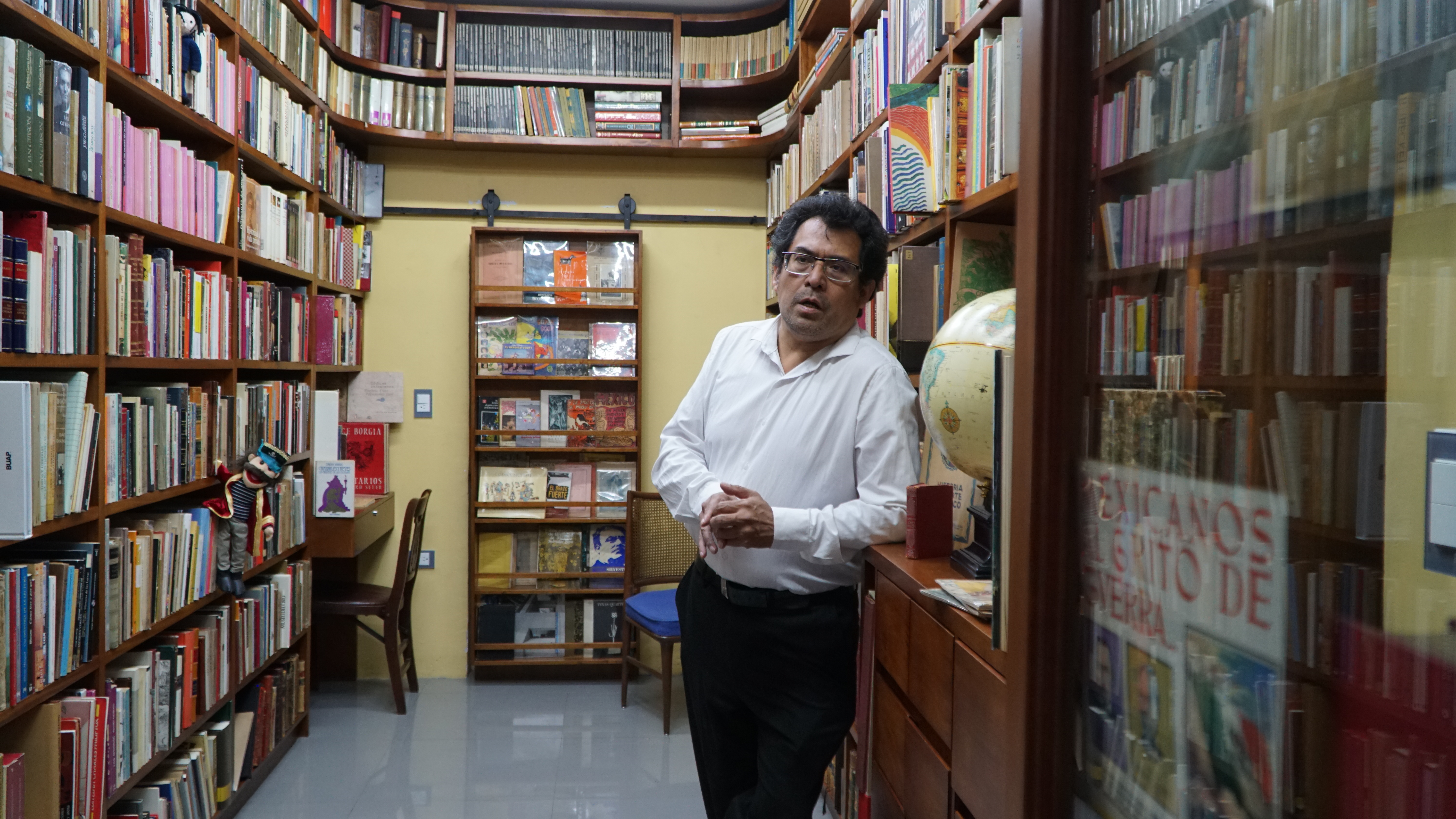 Max Ramos cuenta con seis librerías en CDMX, algunas de ellas secretas (Foto: Karla Tapia/Infobae México)