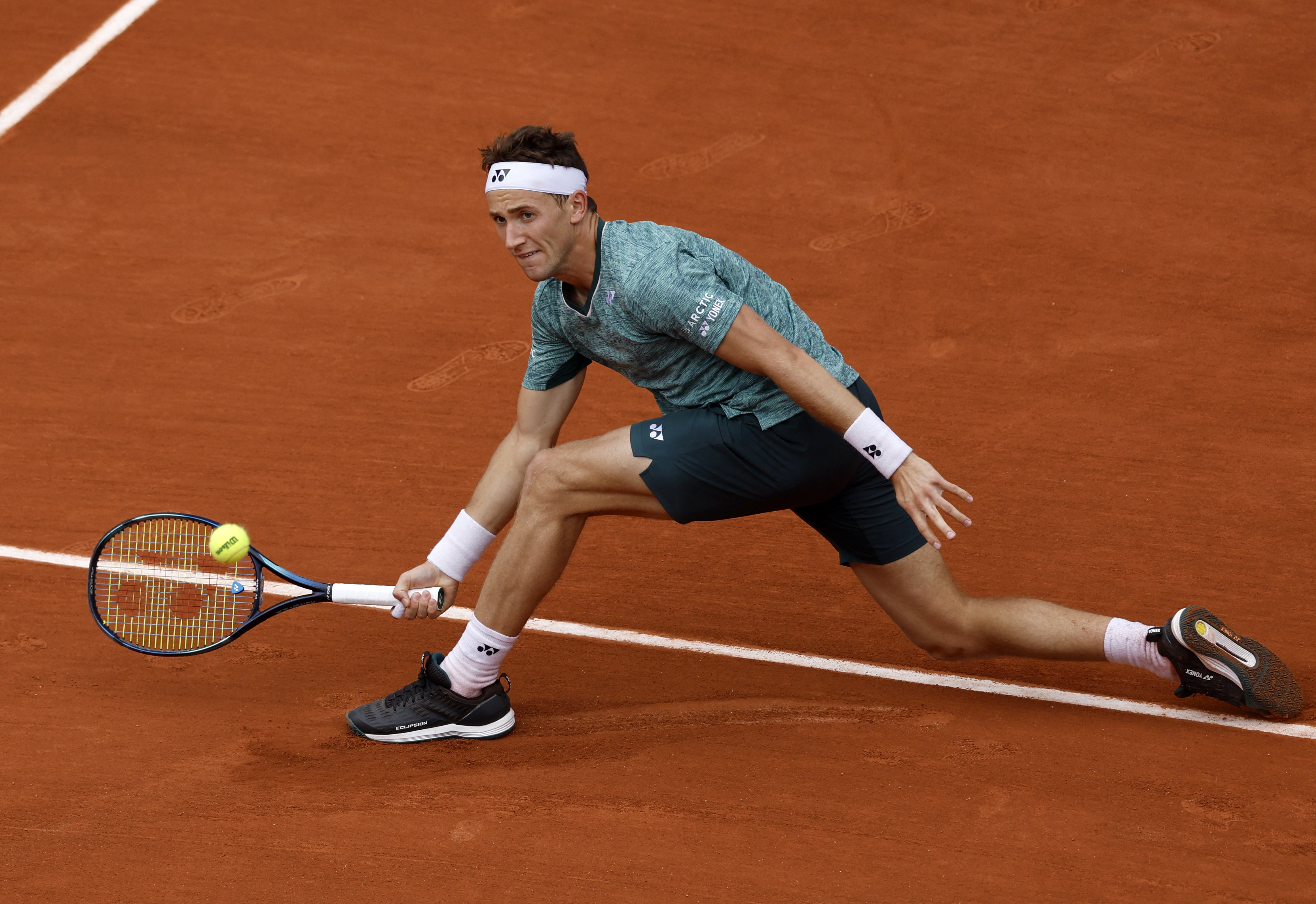 Tennis - French Open - Roland Garros, Paris, France - June 5, 2022 Norway's Casper Ruud in action during the men's singles final against Spain's Rafael Nadal REUTERS/Gonzalo Fuentes