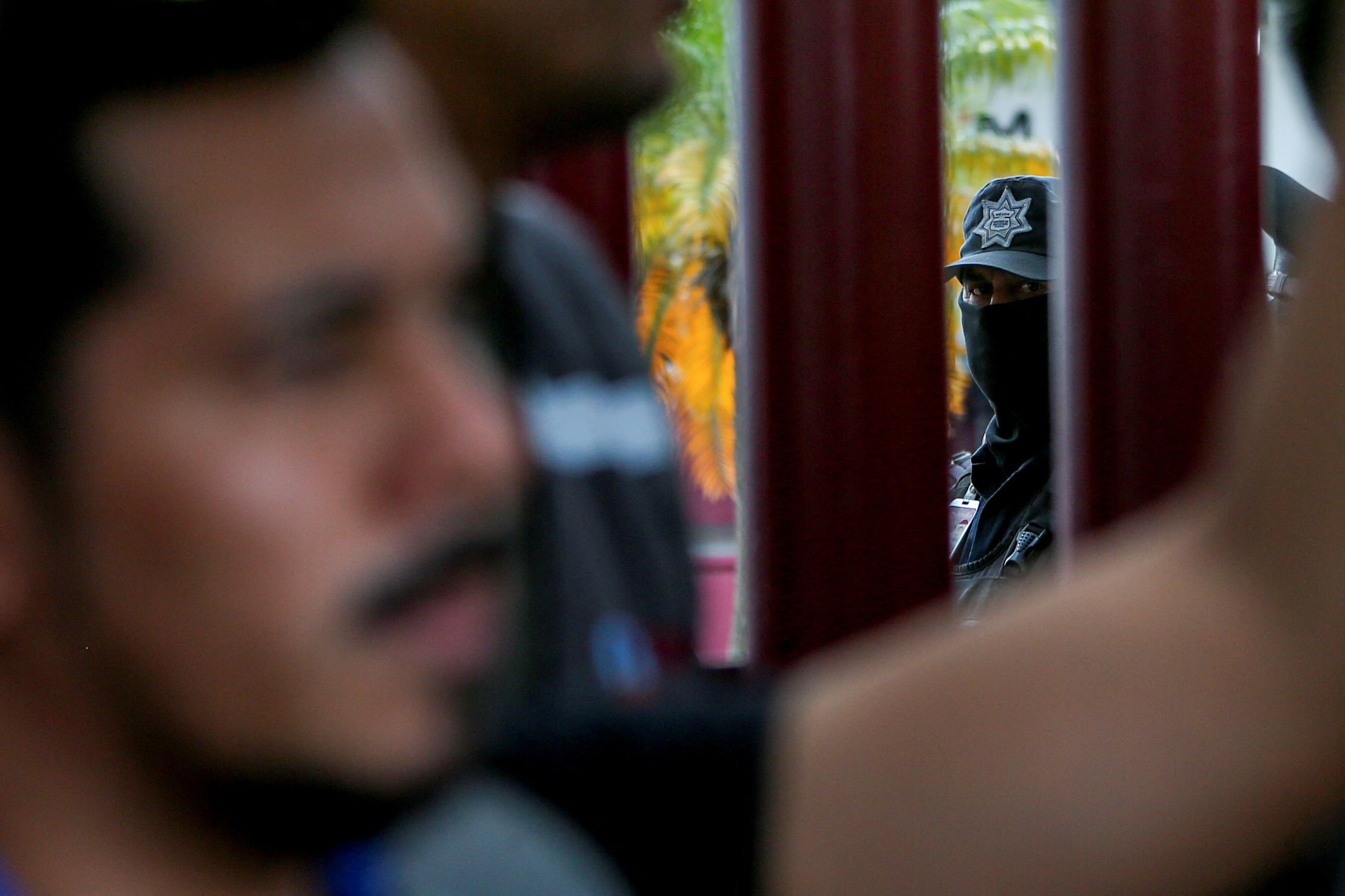 En un Centro de Migración ubicado Berriozábal Chiapas, un grupo de más de 50 migrantes de distintas nacionalidades, escaparon debido a la mala atención.
(REUTERS/Gabriela Sanabria NO RESALES. NO ARCHIVES)