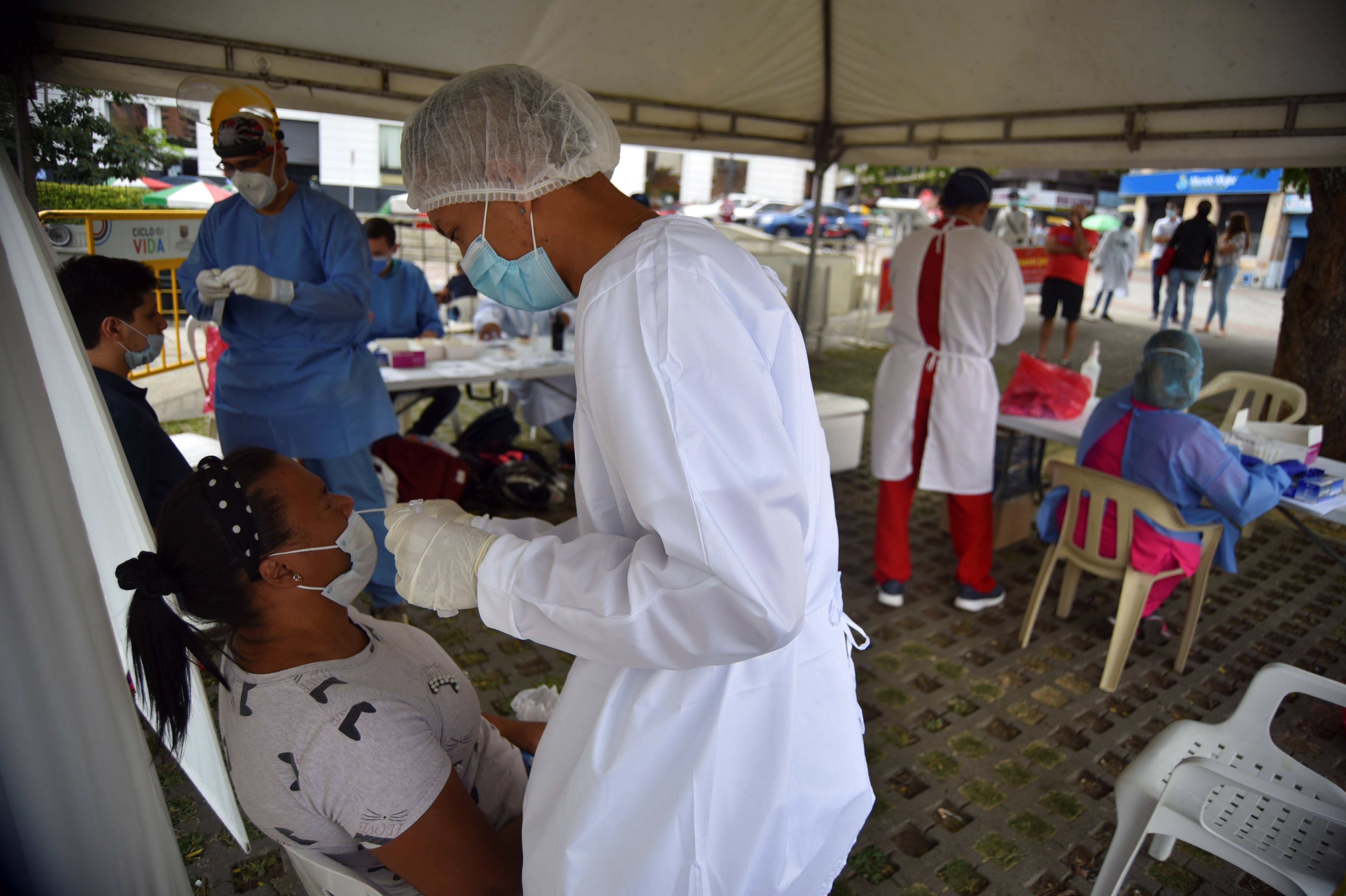 Siguen subiendo los casos de covid-19 en Colombia: del 10 al 16 de junio se registraron 13.810 contagios 