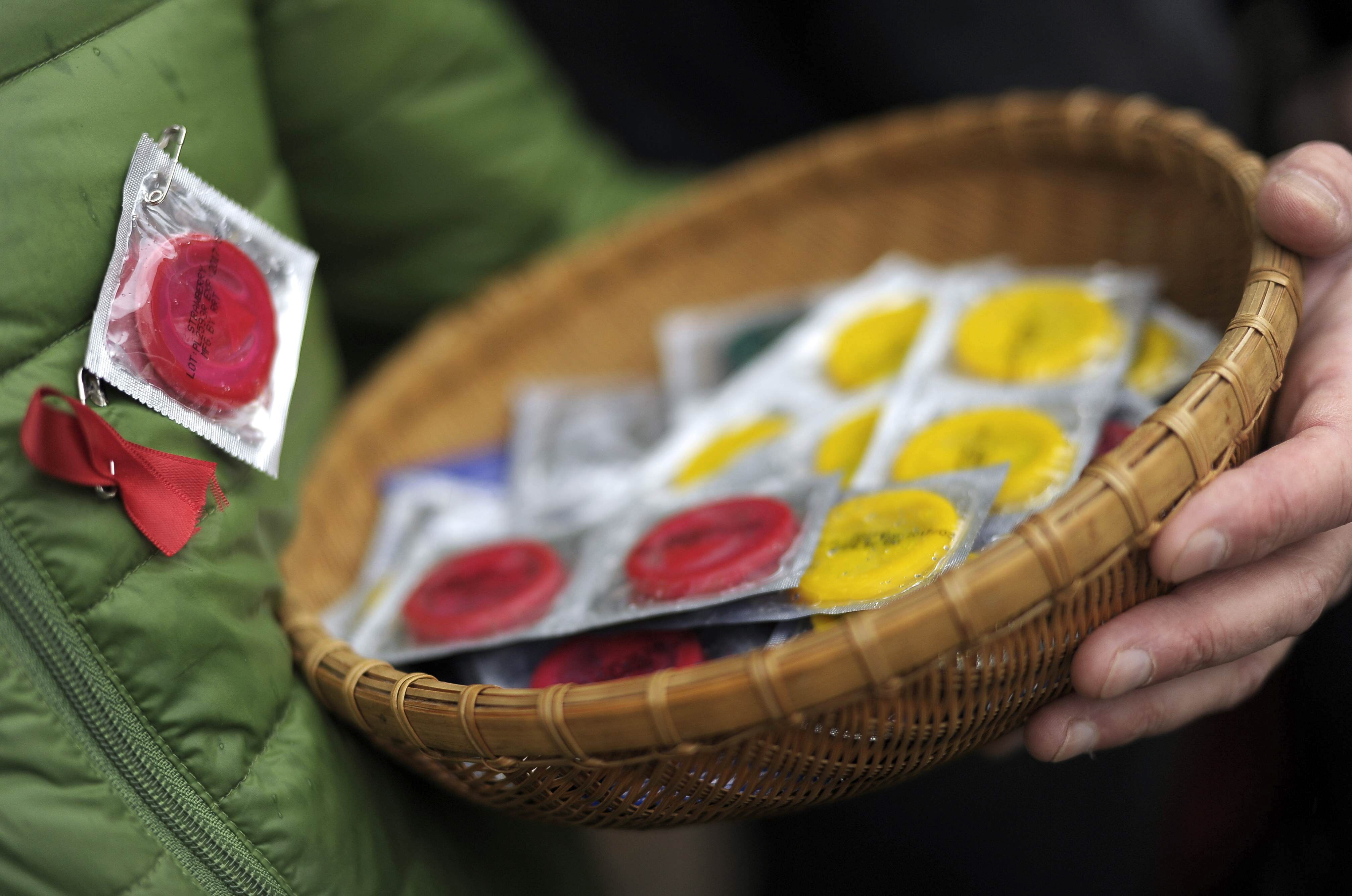 Vista de varios condones, en una fotografía de archivo. EFE/Villar López

