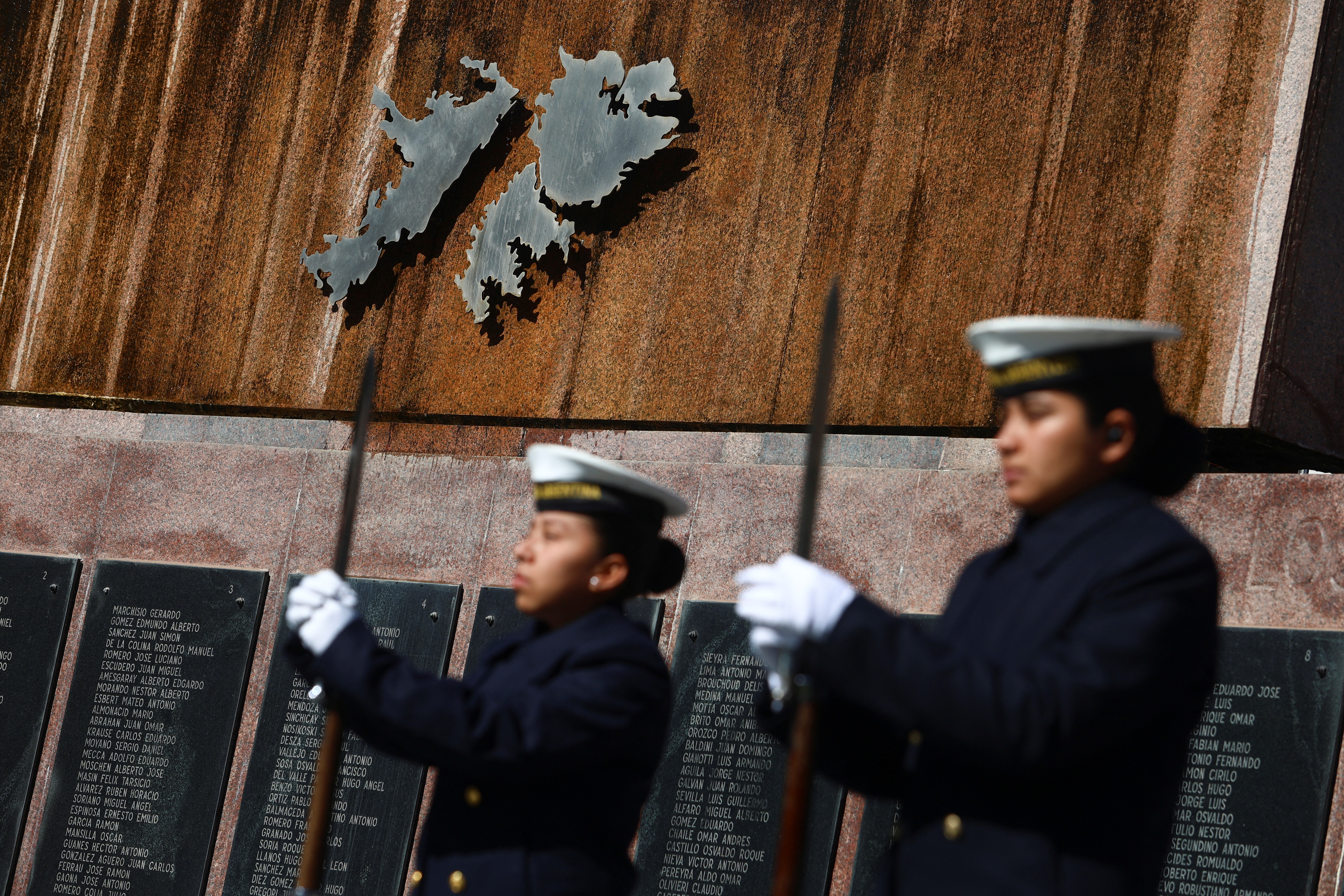 Se tensa el vínculo entre Argentina y Reino Unido por Malvinas: los próximos pasos en la disputa por el petróleo