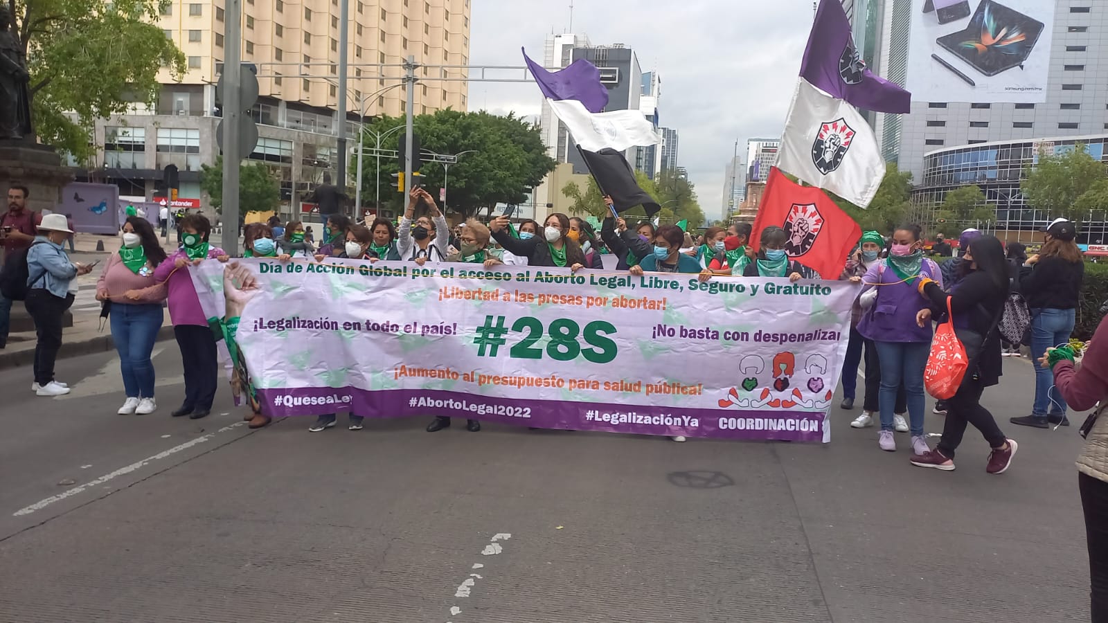 “No basta despenalizar”: mujeres marcharon a favor del aborto en la CDMX